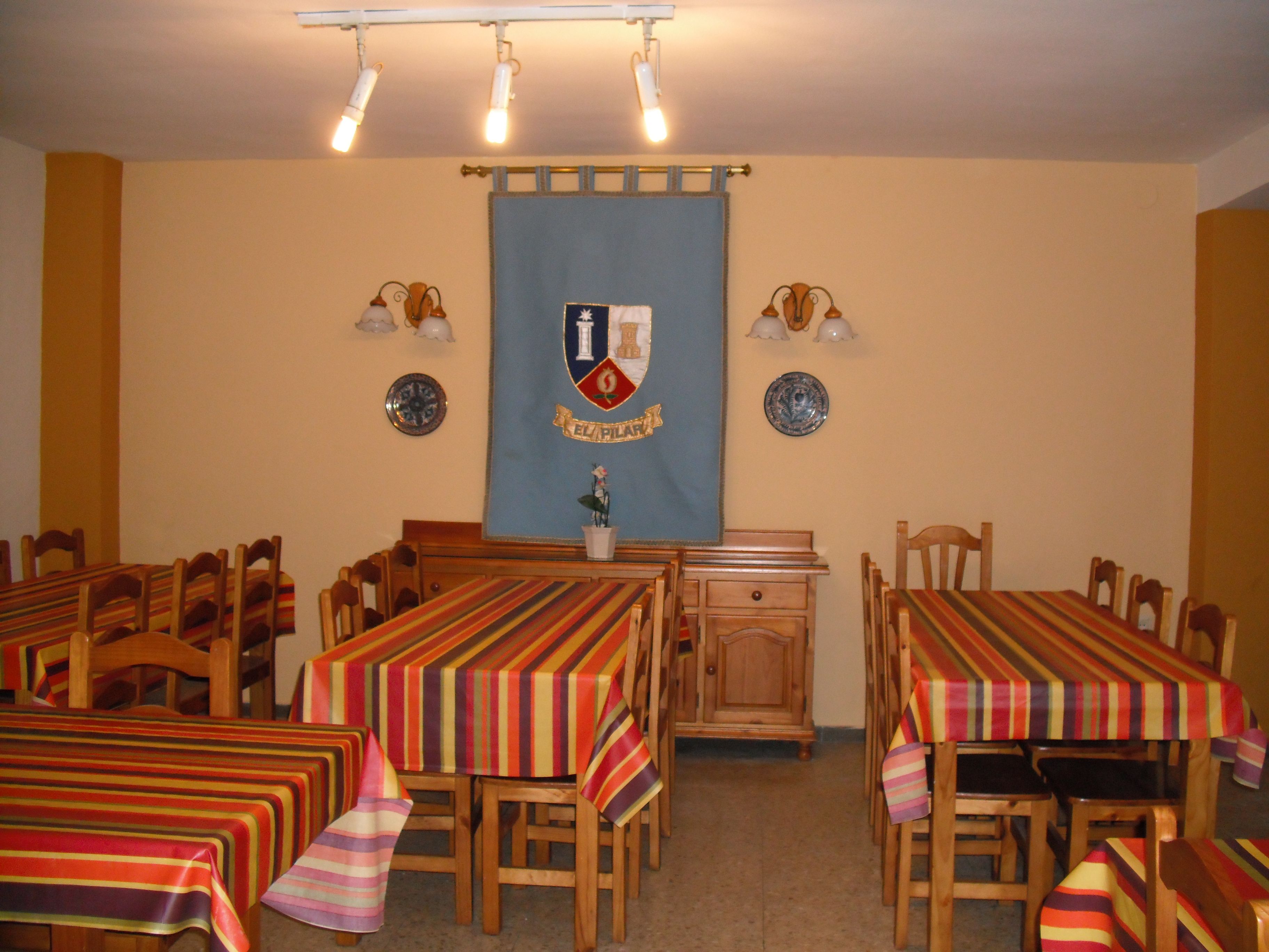 Comedor: Instalaciones y servicios de Residencia Universitaria El Pilar Comedor: Instalaciones y servicios de Residencia Universitaria El Pilar