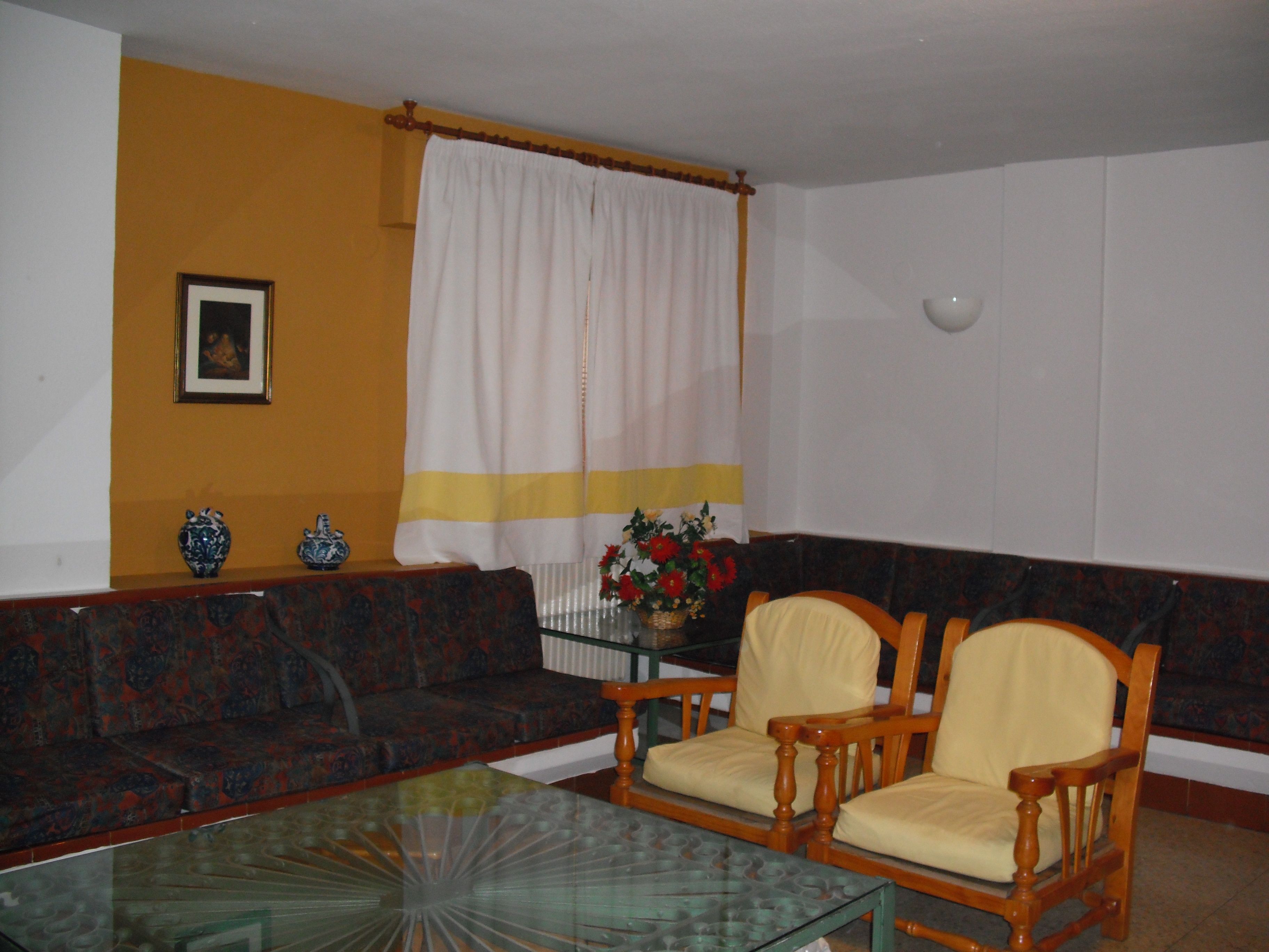 Sala de estar con TV: Instalaciones y servicios de Residencia Universitaria El Pilar Sala de estar con TV: Instalaciones y servicios de Residencia Universitaria El Pilar