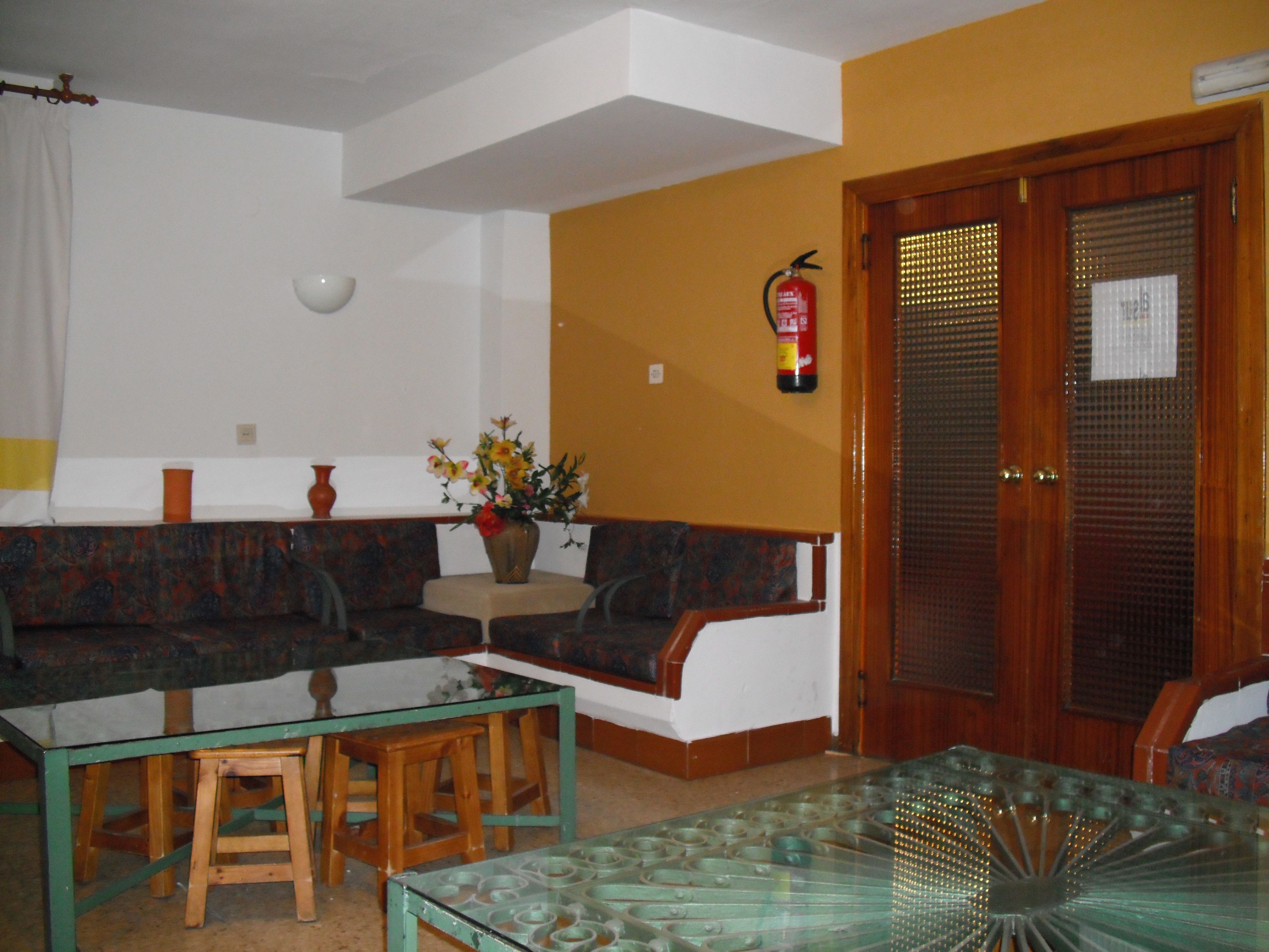 Sala de estar con TV: Instalaciones y servicios de Residencia Universitaria El Pilar Sala de estar con TV: Instalaciones y servicios de Residencia Universitaria El Pilar