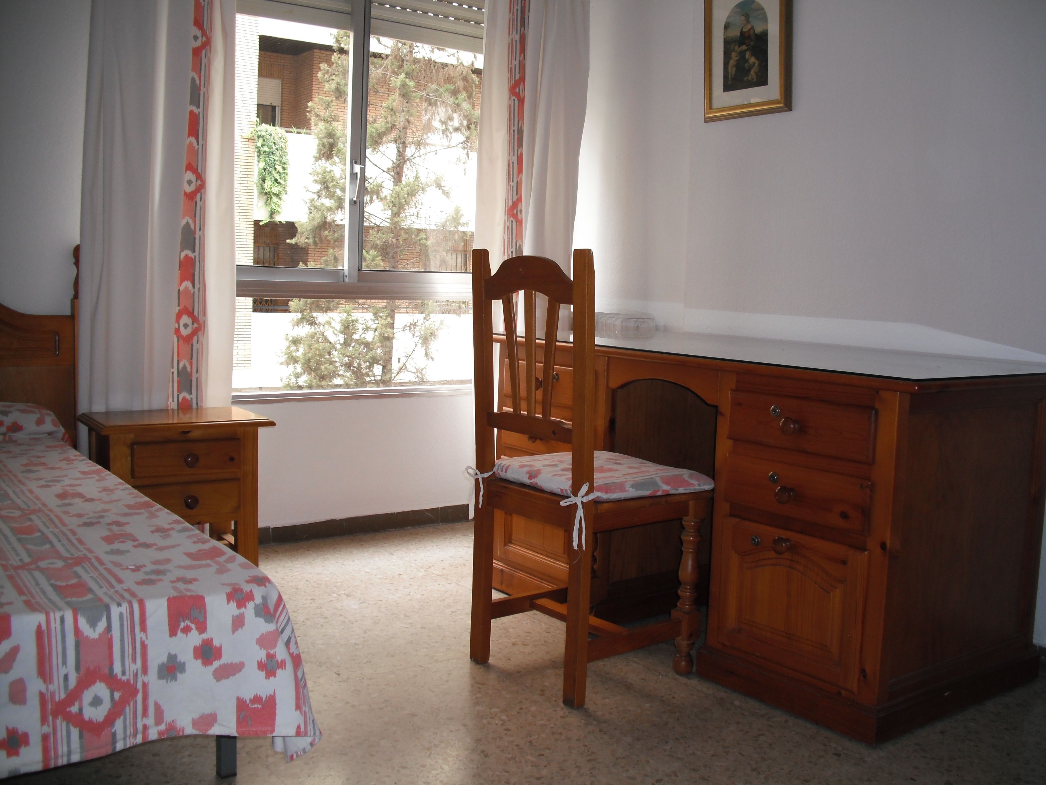 29 habitaciones dobles o individuales: Instalaciones y servicios de Residencia Universitaria El Pilar 29 habitaciones dobles o individuales: Instalaciones y servicios de Residencia Universitaria El Pilar