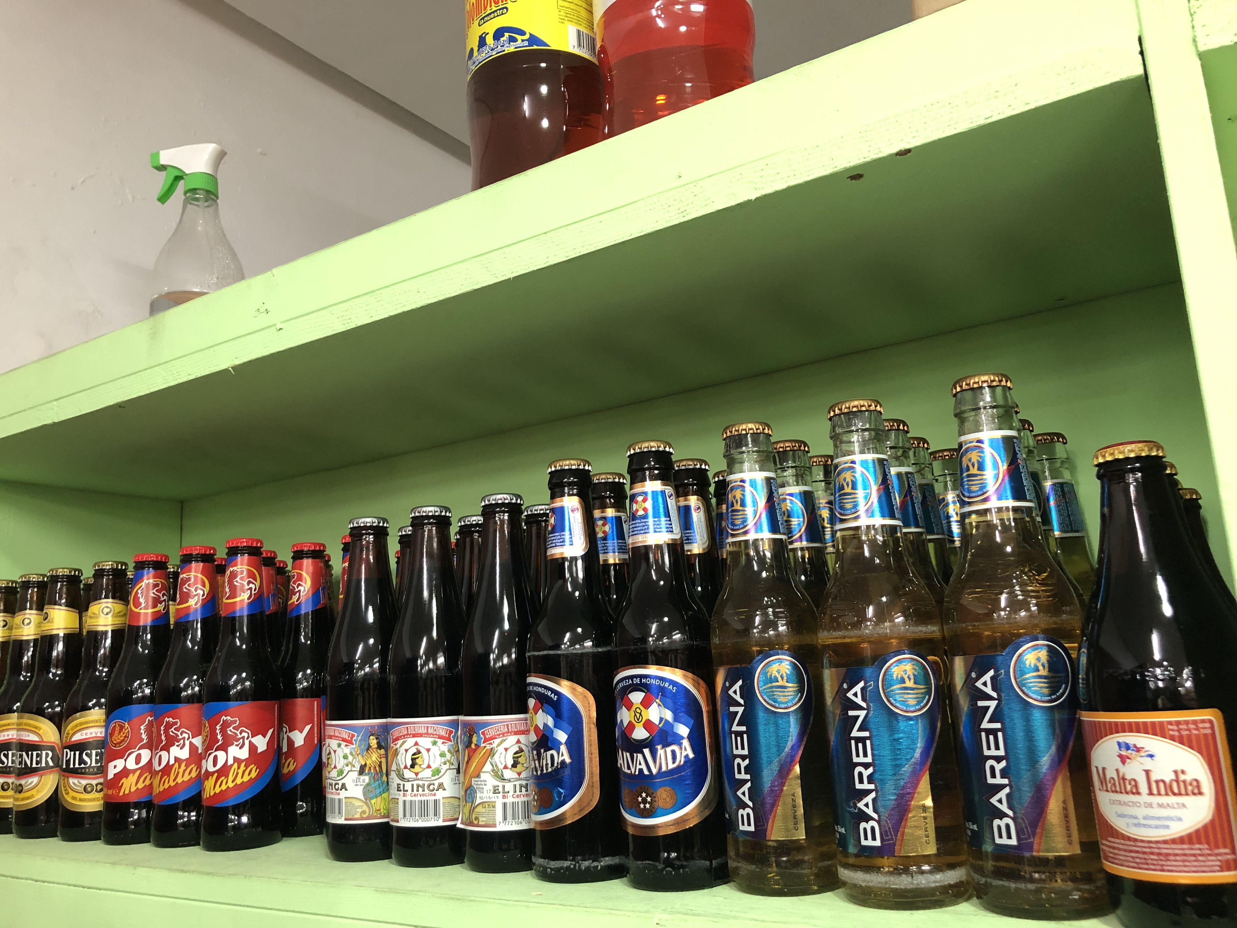 Cervezas: Productos de Supermercado Latino Flores Cervezas: Productos de Supermercado Latino Flores