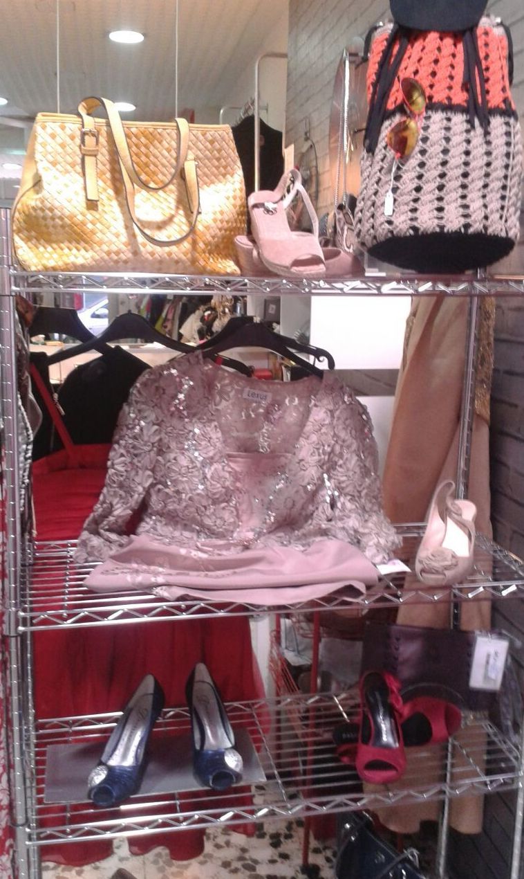 Zapatos y complementos: Catálogo de Desván Moda Segunda Mano Zapatos y complementos: Catálogo de Desván Moda Segunda Mano