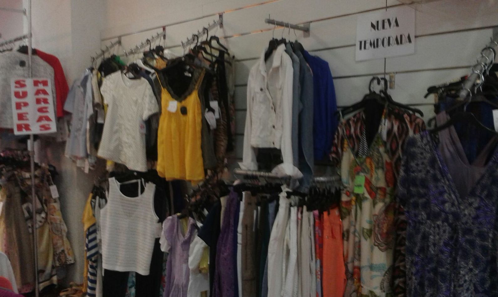 Nuestra tienda: Catálogo de Desván Moda Segunda Mano Nuestra tienda: Catálogo de Desván Moda Segunda Mano