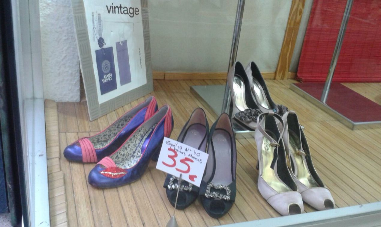 Zapatos y complementos: Catálogo de Desván Moda Segunda Mano Zapatos y complementos: Catálogo de Desván Moda Segunda Mano