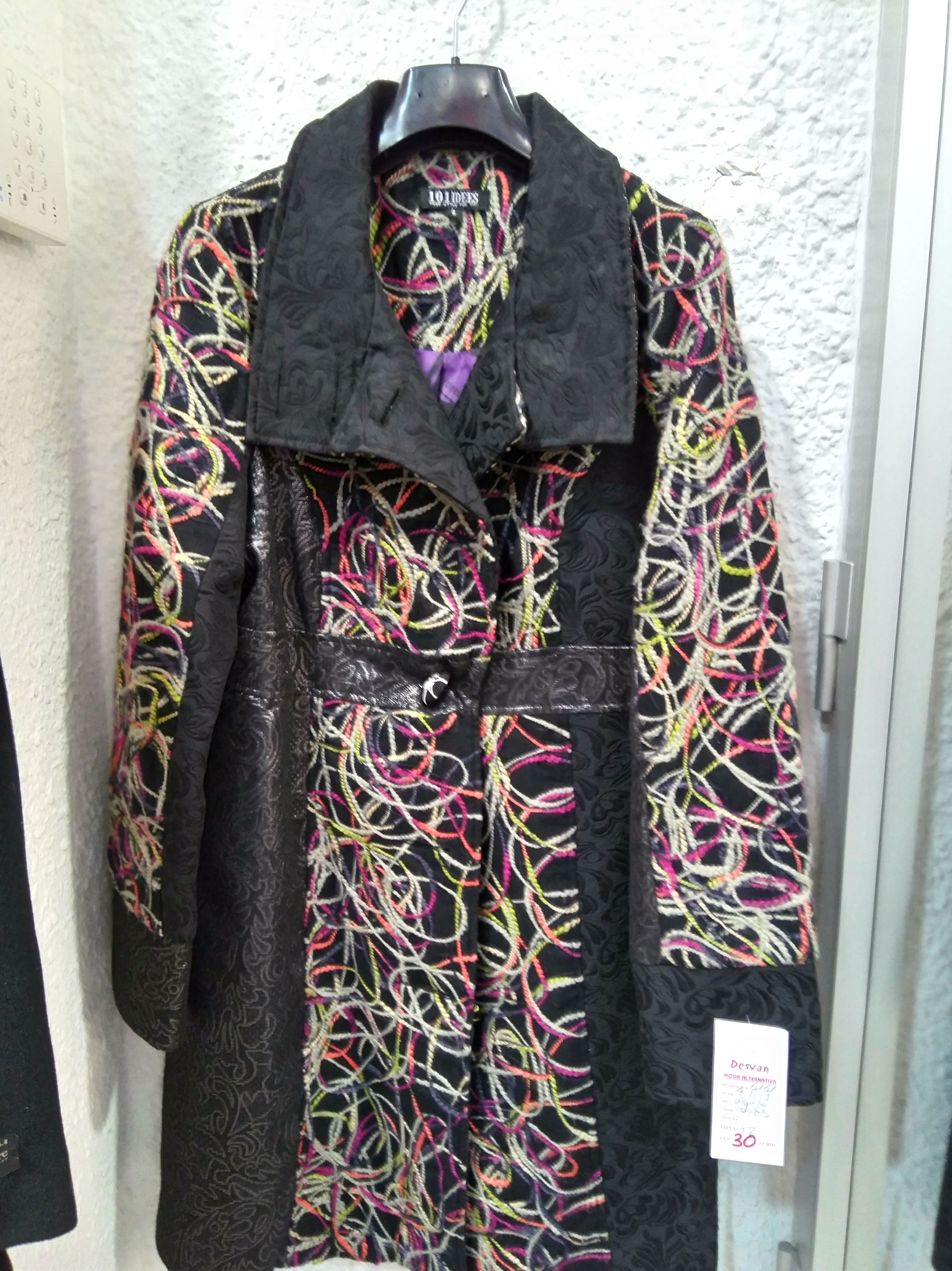 Abrigo paño colores tipo Desigual. 30€ Talla 40 Abrigo paño colores tipo Desigual. 30€ Talla 40