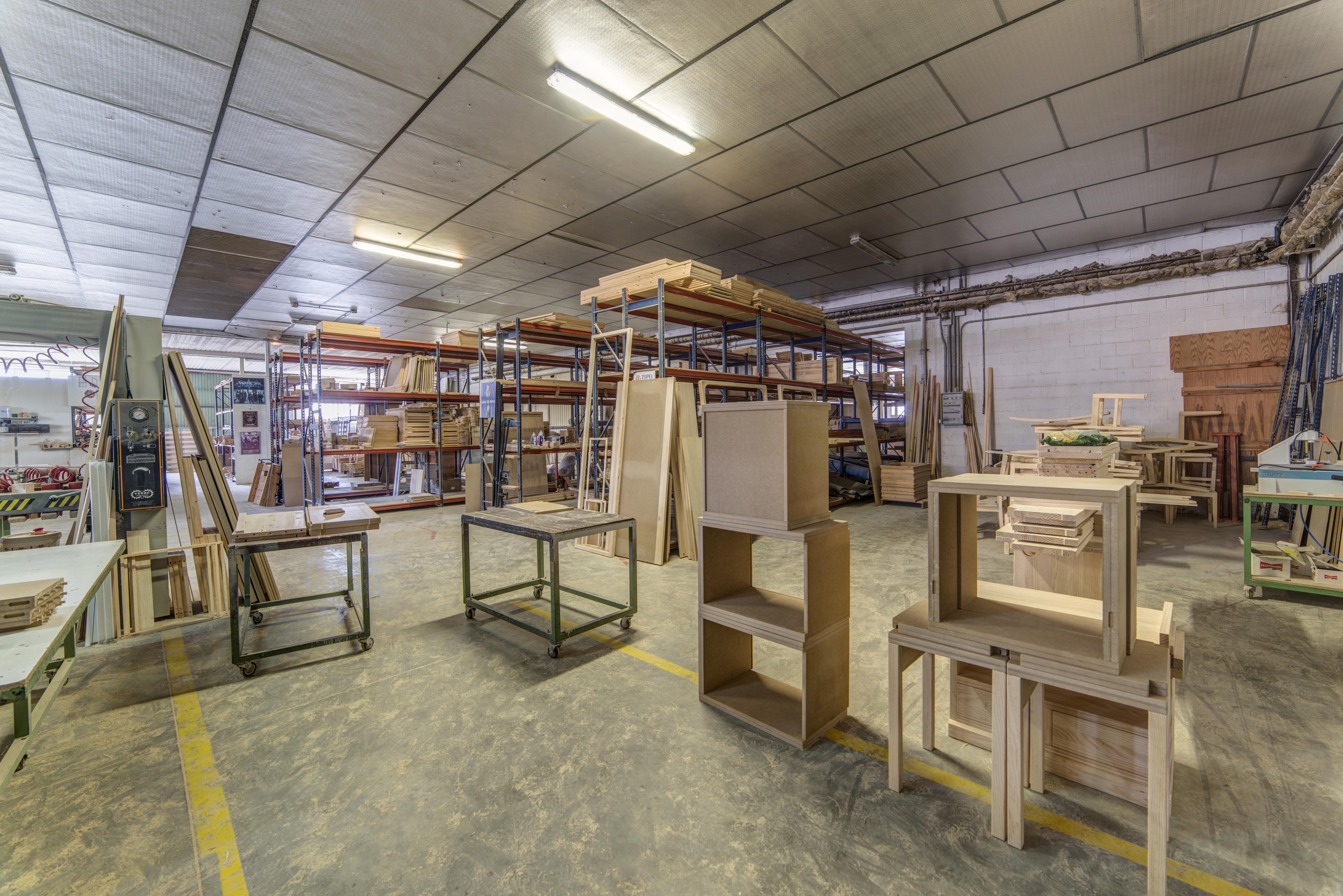 Fabricación de muebles de madera maciza en Soria