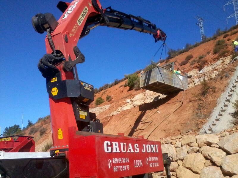 Cubos de hormigón: Servicios de Grúas Joni Cubos de hormigón: Servicios de Grúas Joni