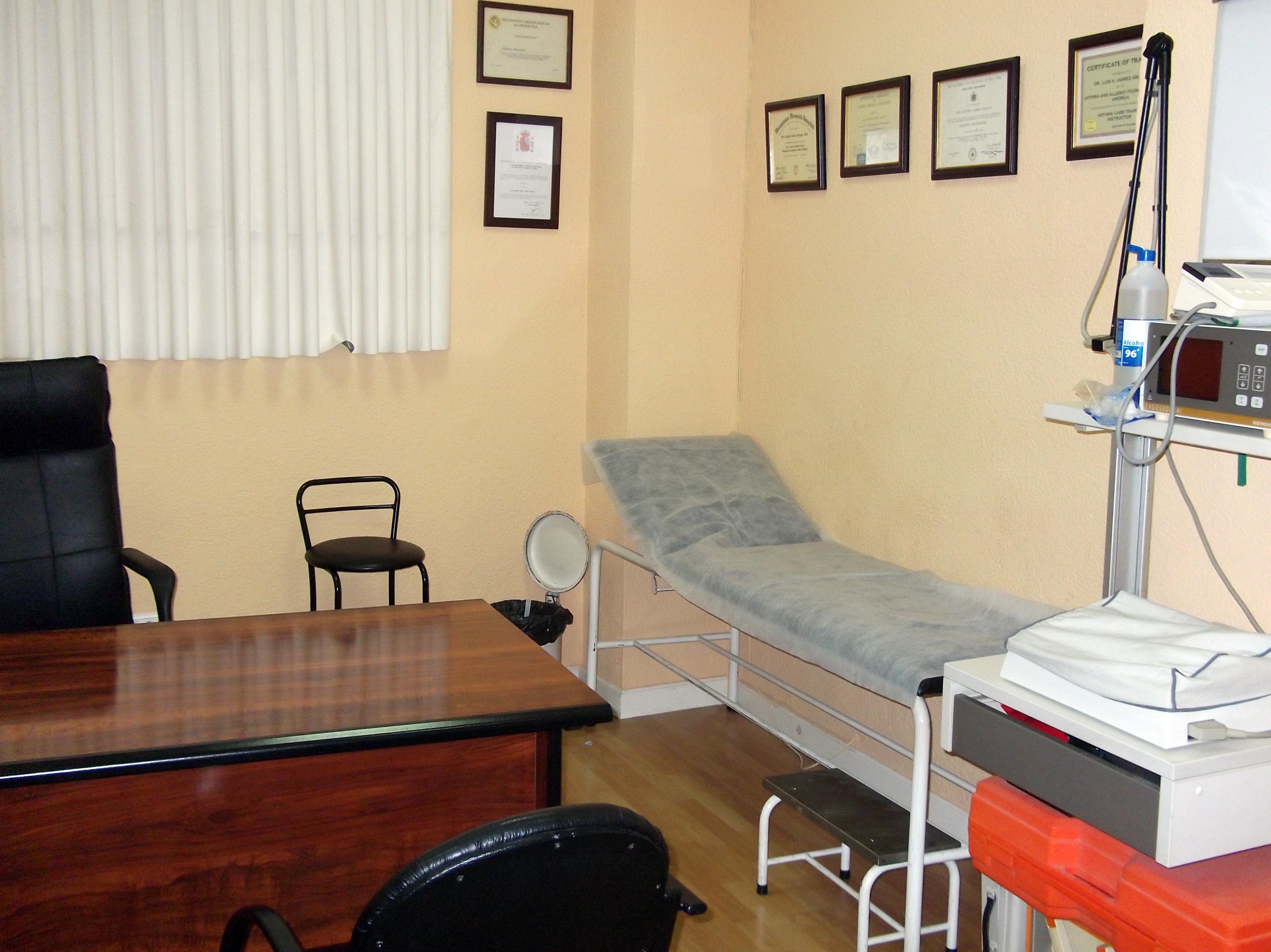 Foto 1 de Reconocimientos y certificados médicos en Úbeda | Centro Médico De Reconocimiento CMR