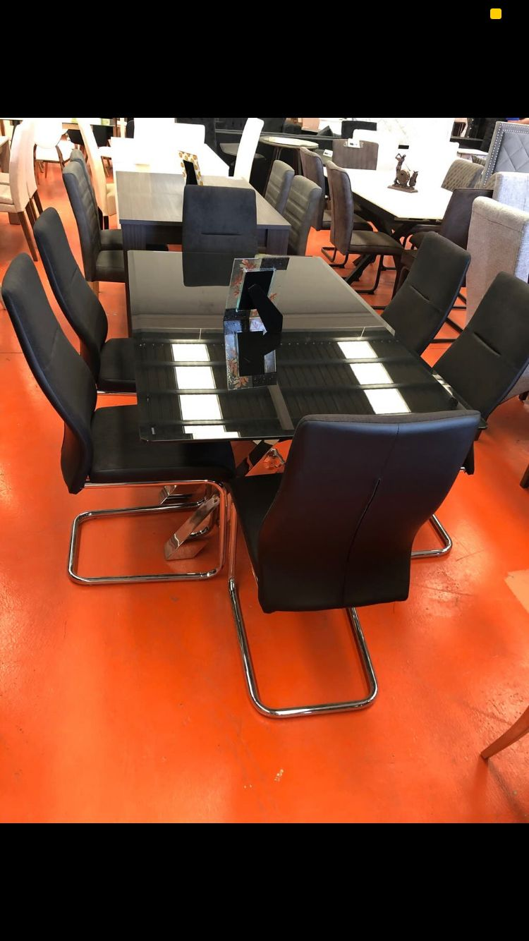 Mesa acristalada en negro y 6 sillas: Productos de Remar Castellón Mesa acristalada en negro y 6 sillas: Productos de Remar Castellón