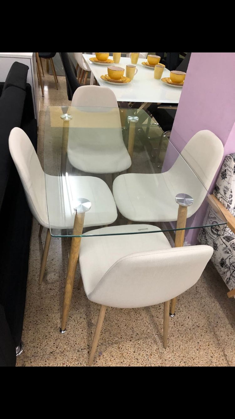 Mesa de cristal y 4 sillas beige: Productos de Remar Castellón Mesa de cristal y 4 sillas beige: Productos de Remar Castellón