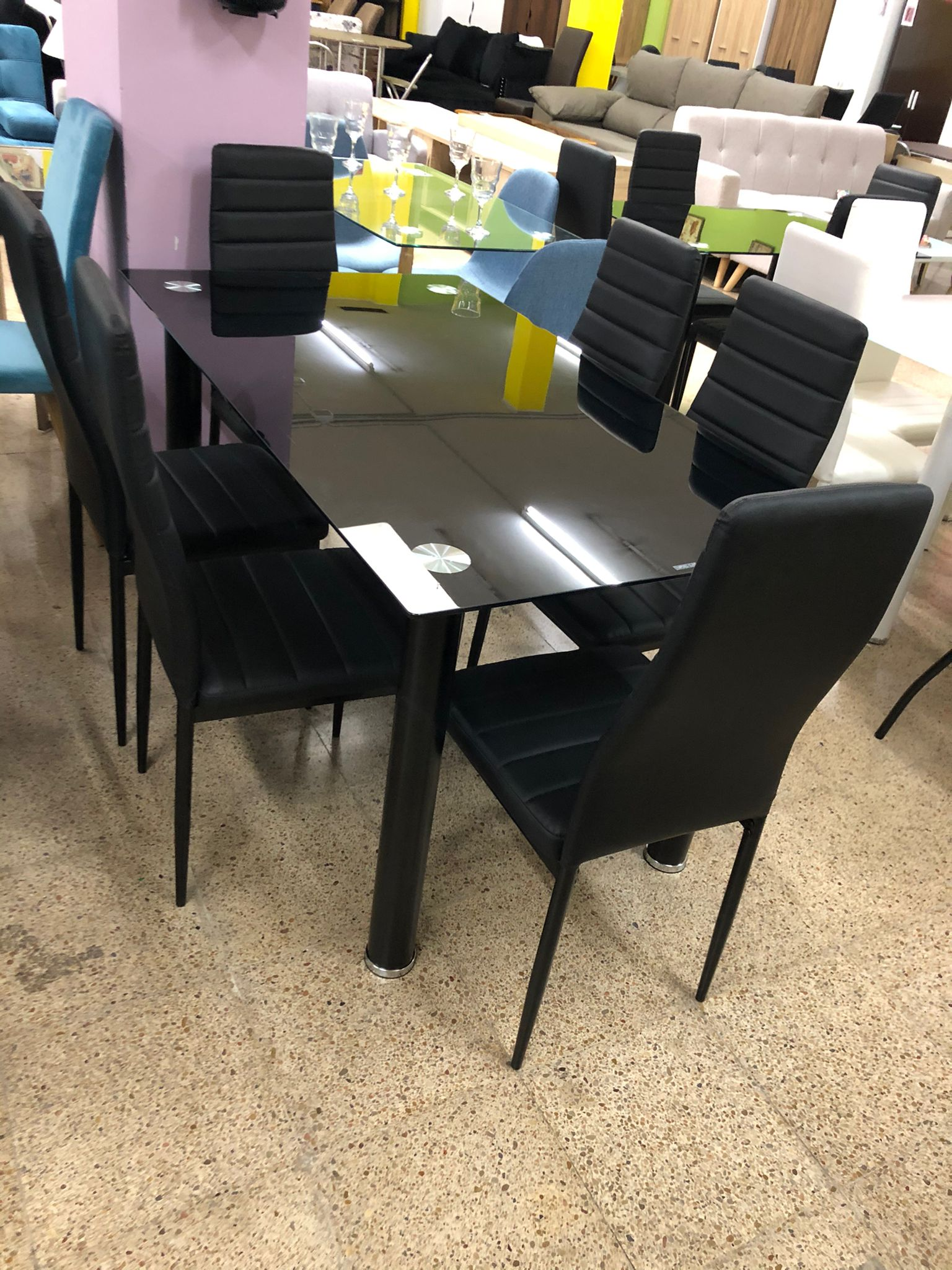 Mesa de cristal y 4 sillas negras: Productos de Remar Castellón Mesa de cristal y 4 sillas negras: Productos de Remar Castellón
