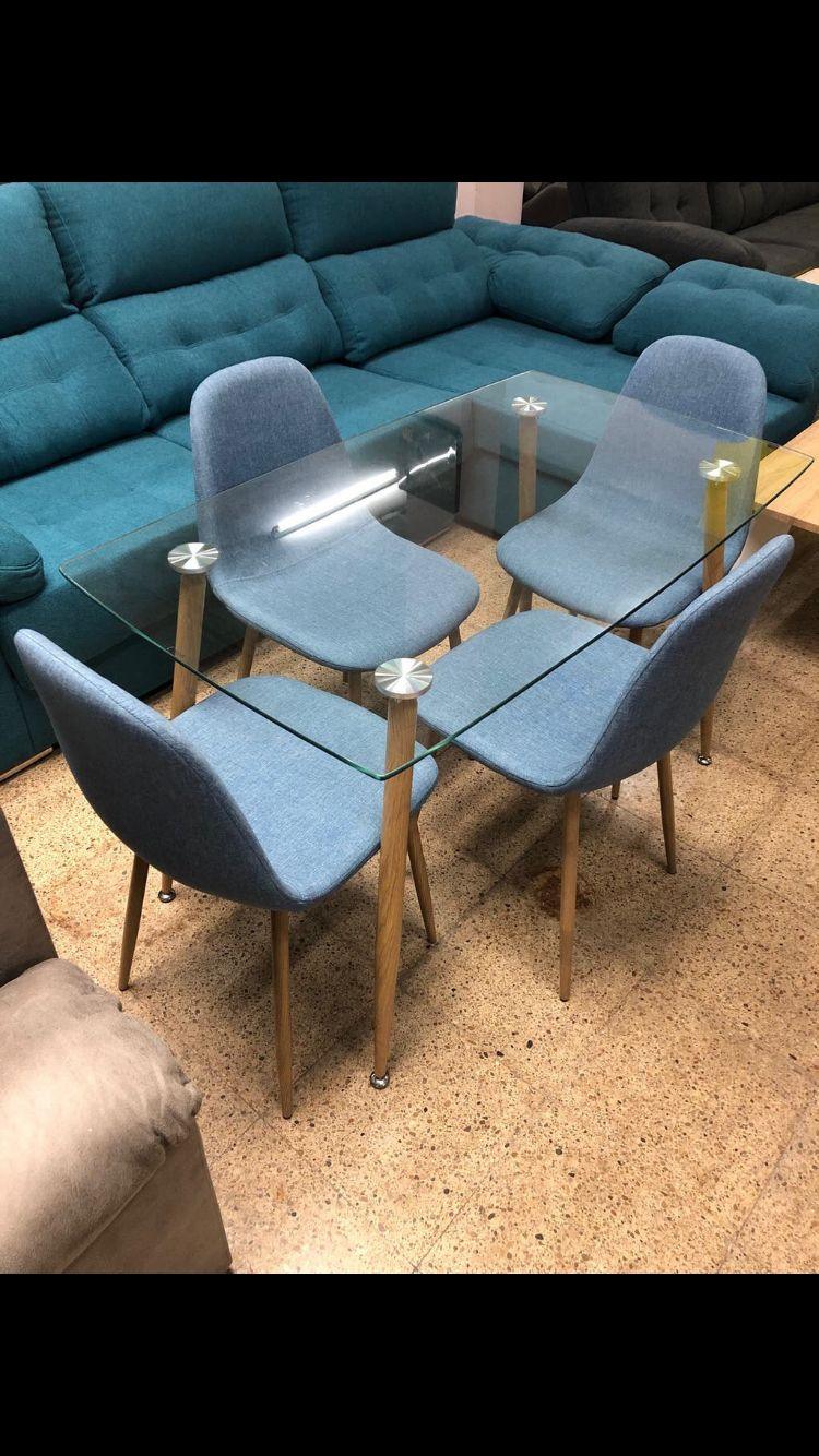 Mesa cristal y 4 sillas en color azul: Productos de Remar Castellón Mesa cristal y 4 sillas en color azul: Productos de Remar Castellón