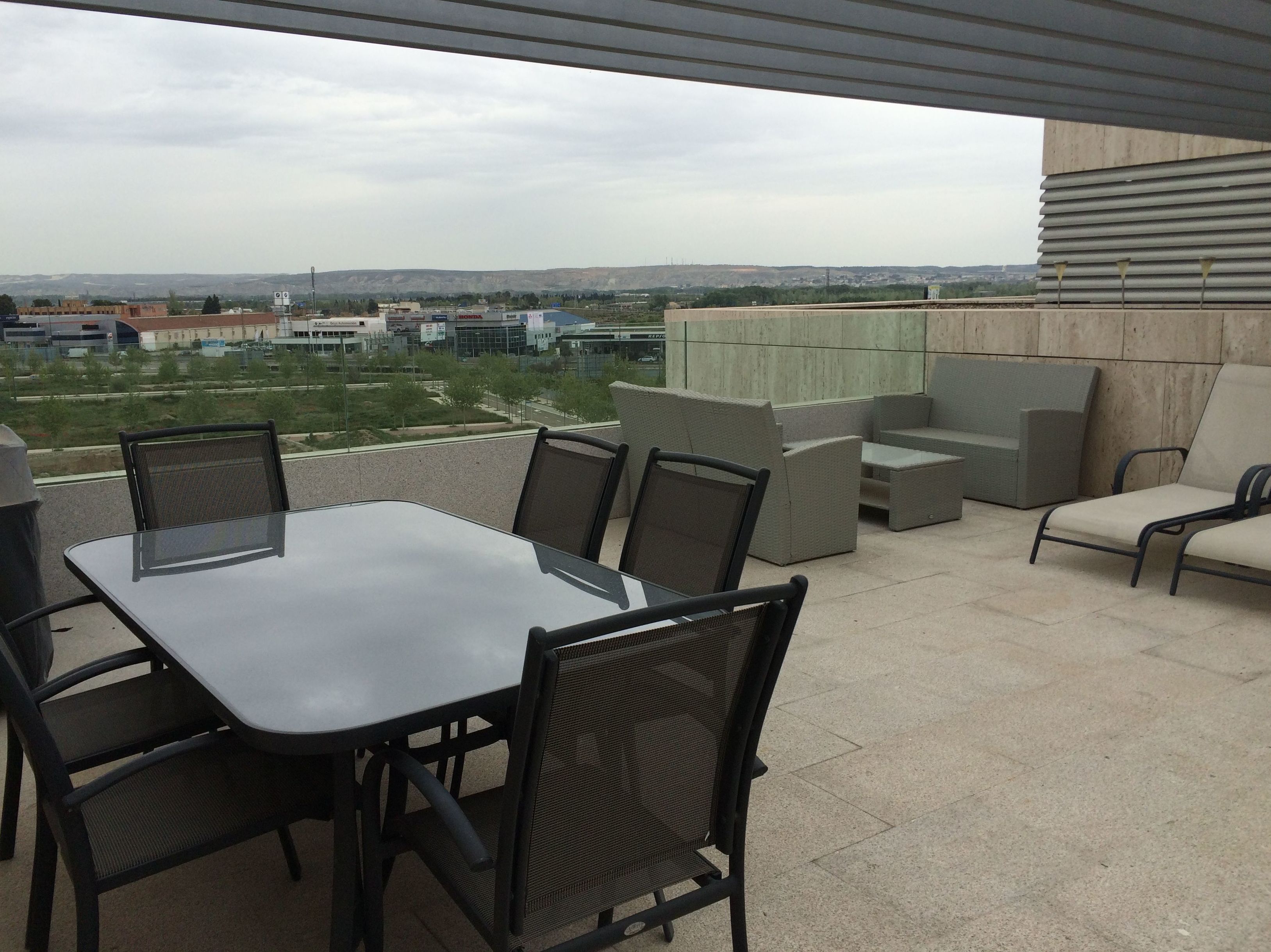 Espectacular ático de una sola planta en MIralbueno: Servicios de Servicios Inmobiliarios Merca Service Zaragoza Espectacular ático de una sola planta en MIralbueno: Servicios de Servicios Inmobiliarios Merca Service Zaragoza