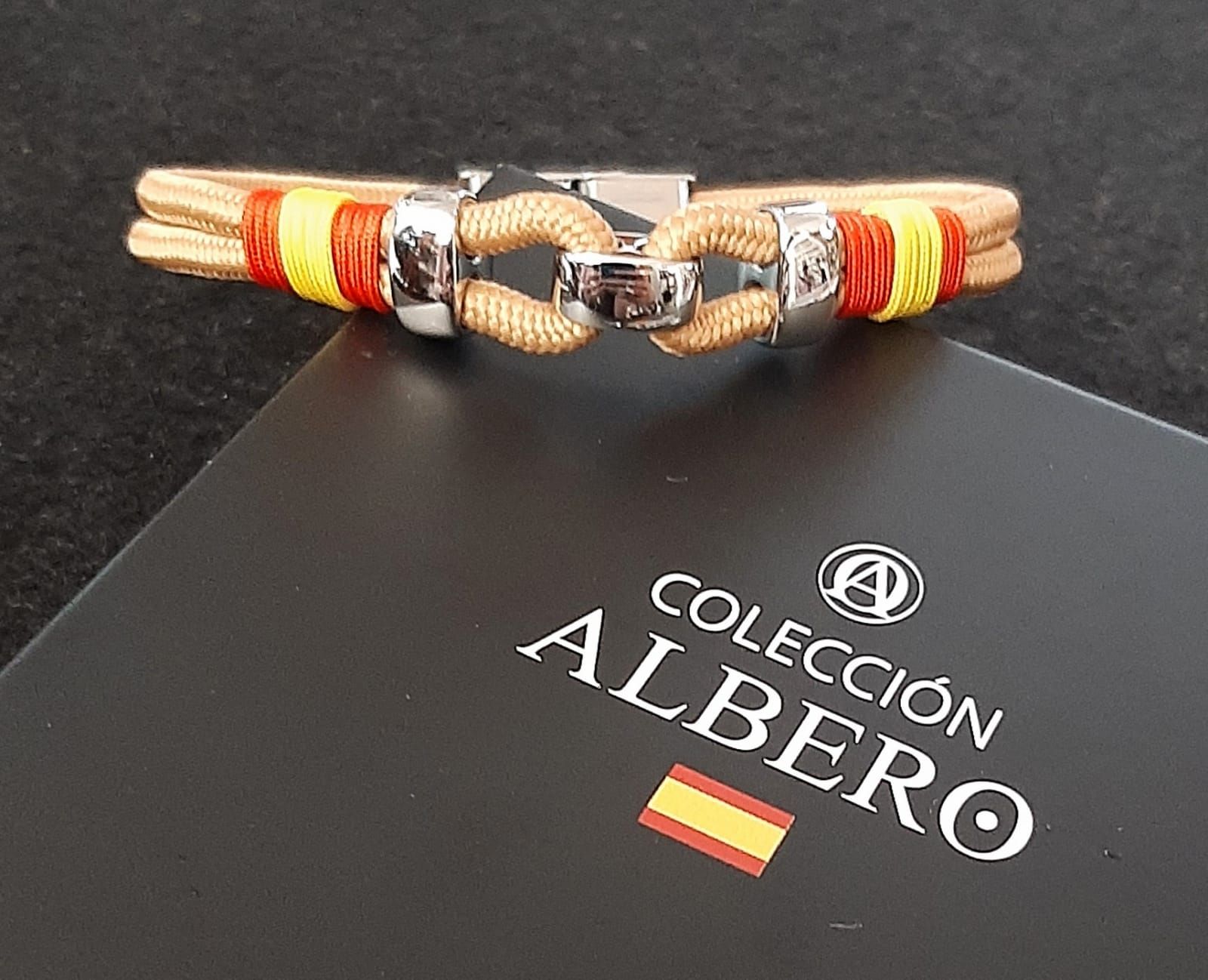 Acero y cordón. España: Catálogo de Joyería Izquierdo Acero y cordón. España: Catálogo de Joyería Izquierdo