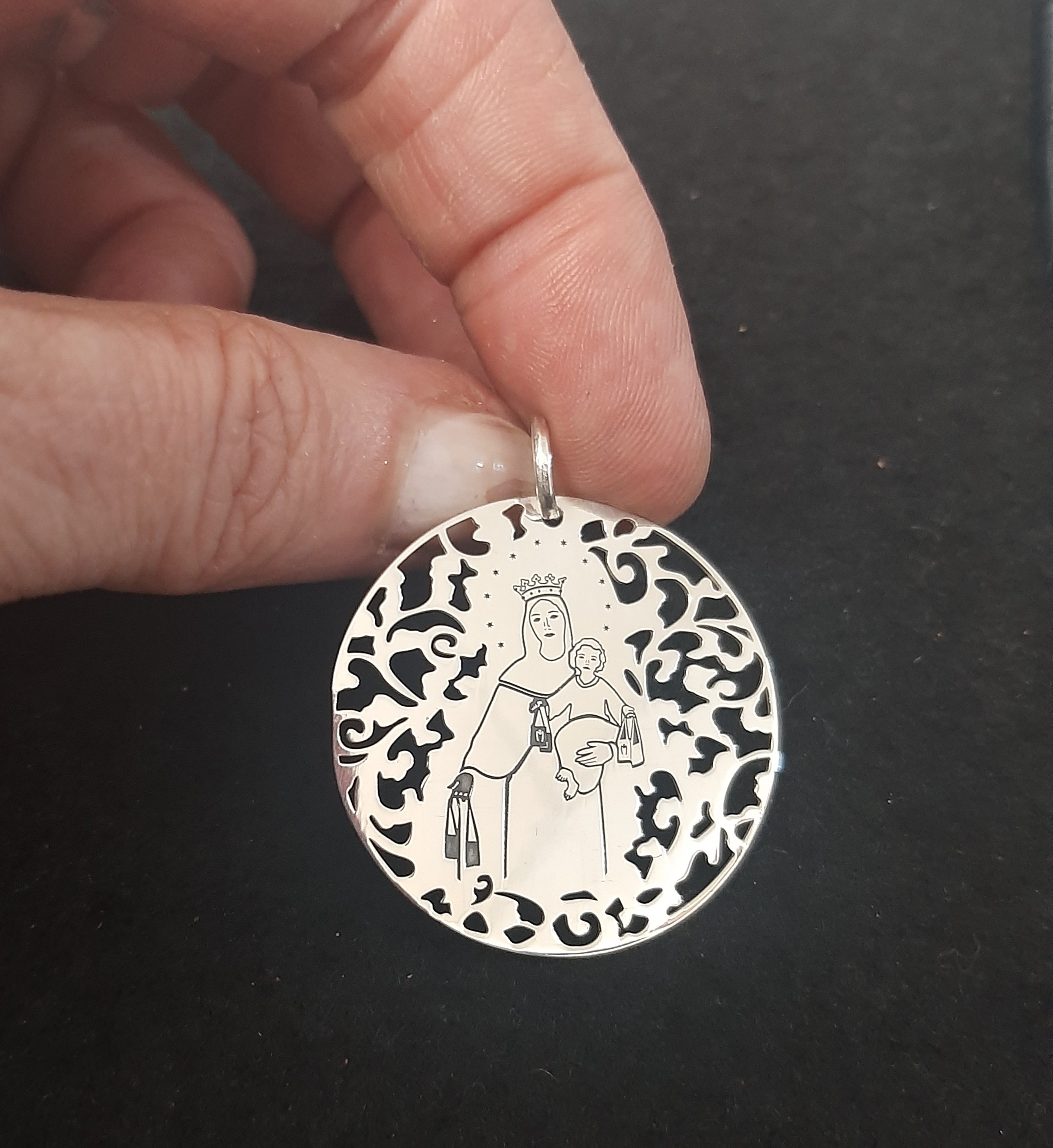 MEDALLA EN PLATA VIRGEN DEL CARMEN MEDALLA EN PLATA VIRGEN DEL CARMEN