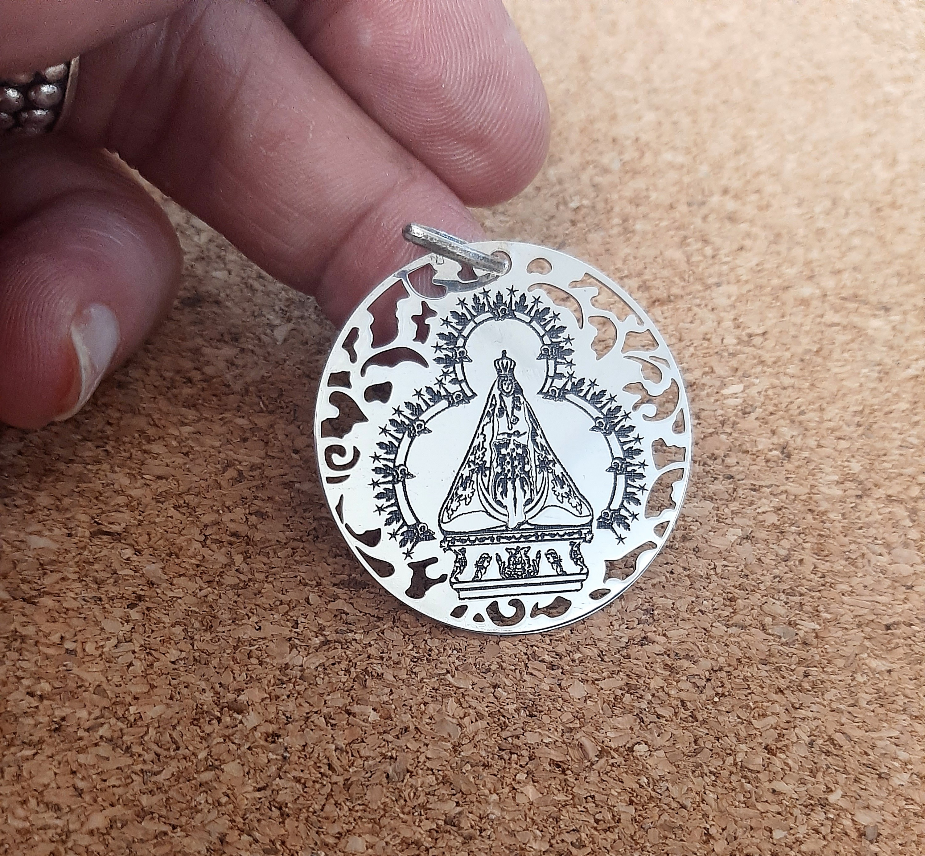 MEDALLA VIRGEN DE LA CABEZA: Catálogo de Joyería Izquierdo MEDALLA VIRGEN DE LA CABEZA: Catálogo de Joyería Izquierdo