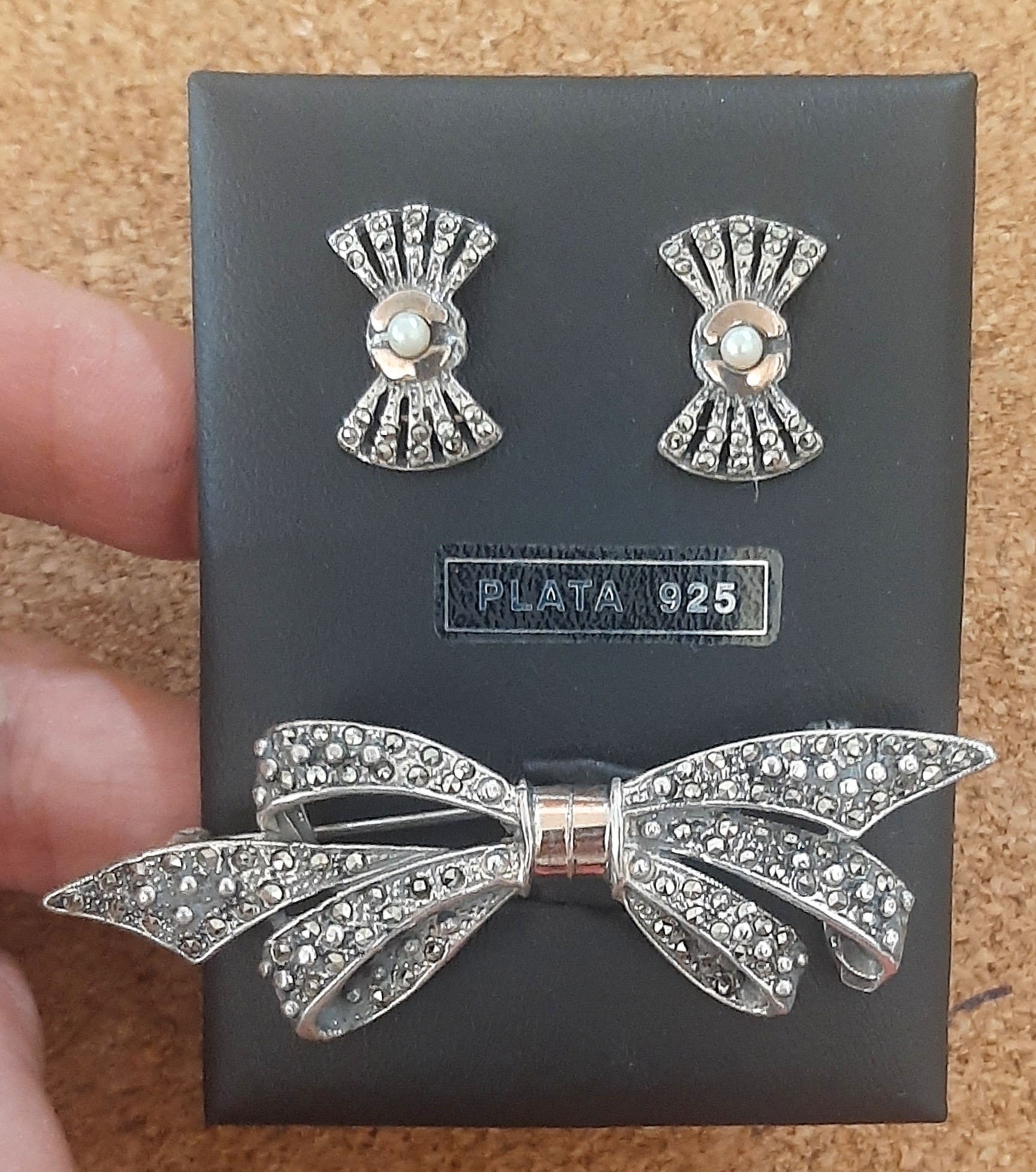 Broche lazo filigrana con pendientes Broche lazo filigrana con pendientes