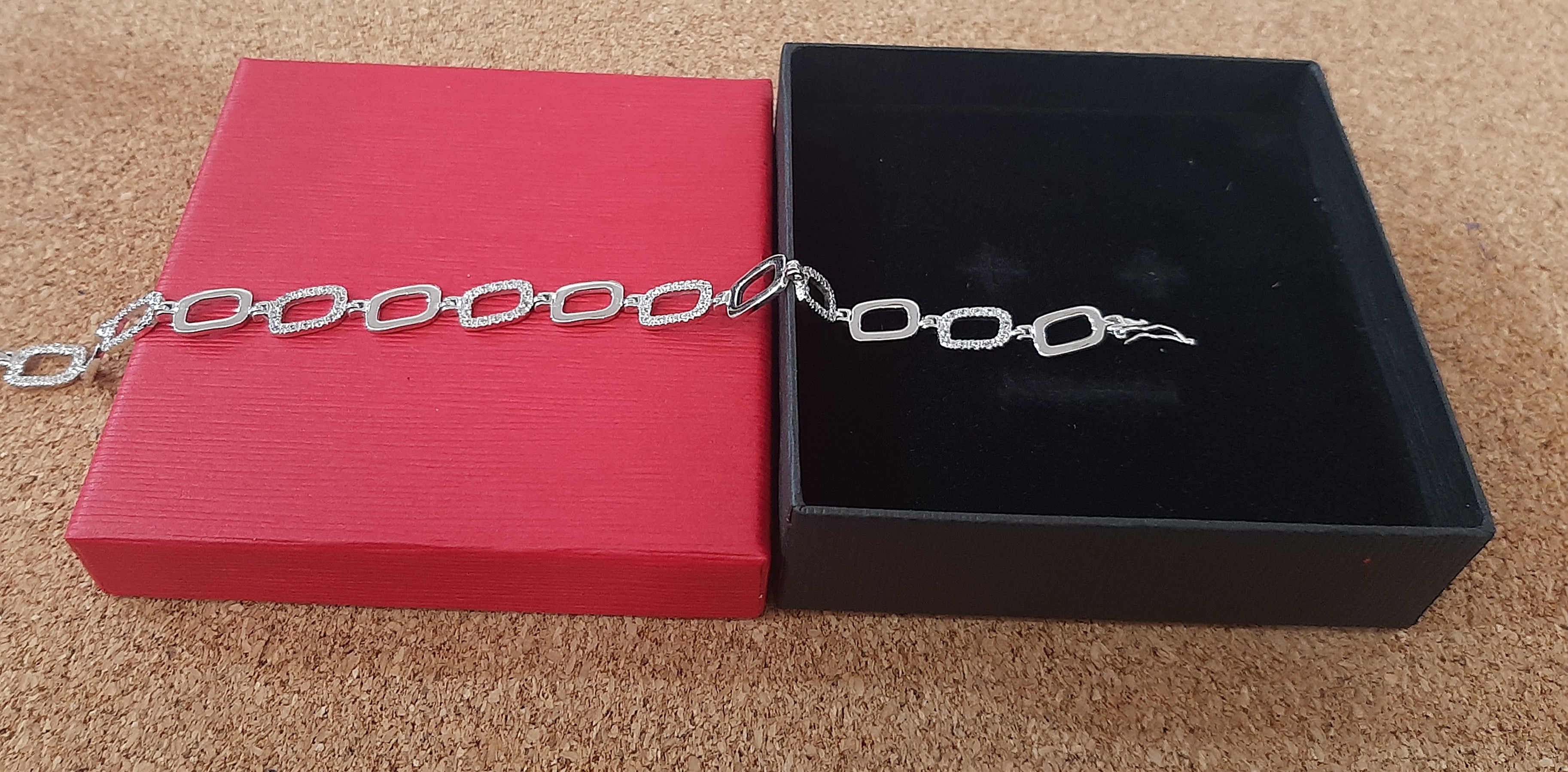 Pulsera en oro blanco: Catálogo de Joyería Izquierdo Pulsera en oro blanco: Catálogo de Joyería Izquierdo