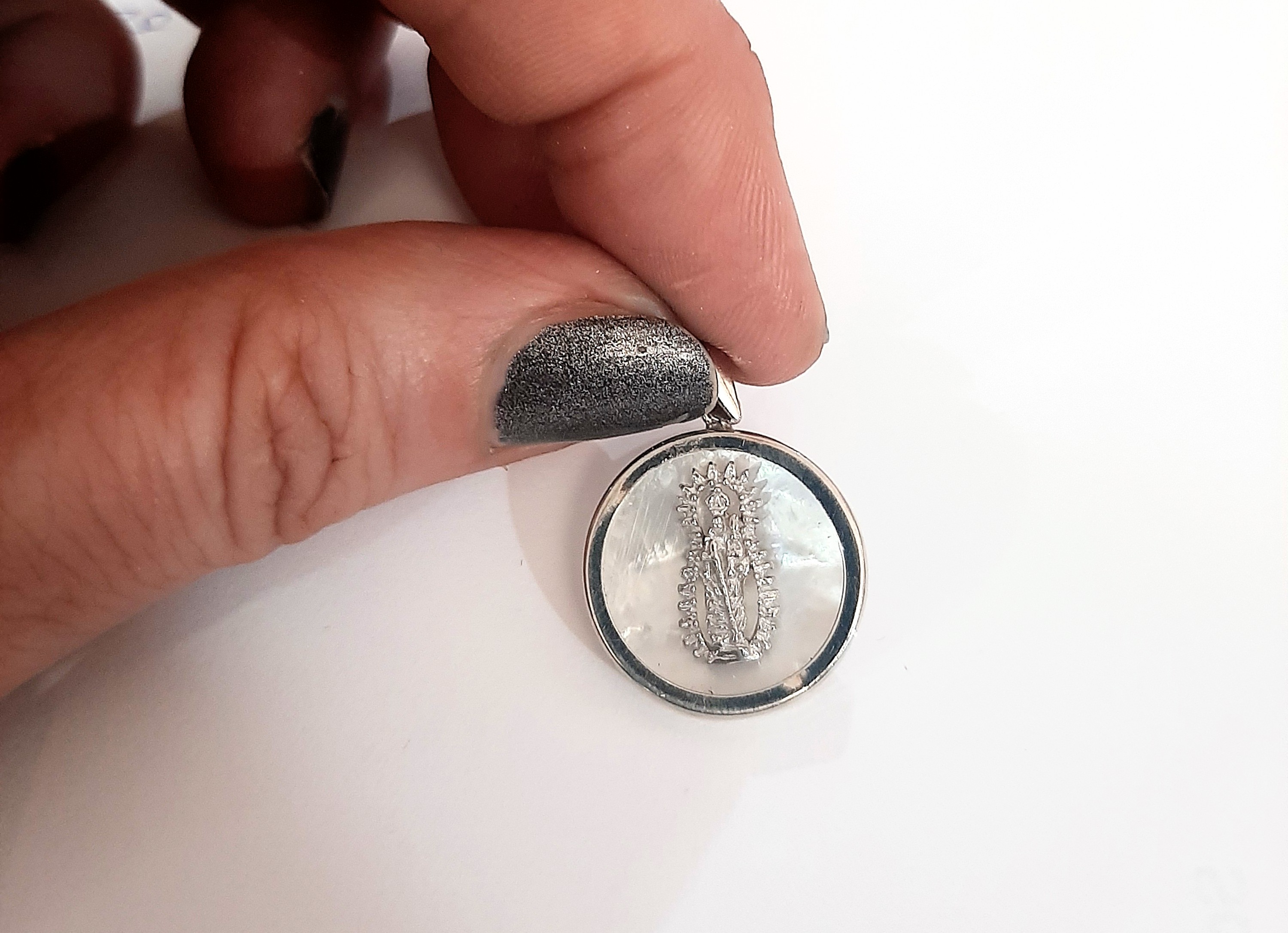 Medalla Virgen de los Remedios: Catálogo de Joyería Izquierdo Medalla Virgen de los Remedios: Catálogo de Joyería Izquierdo
