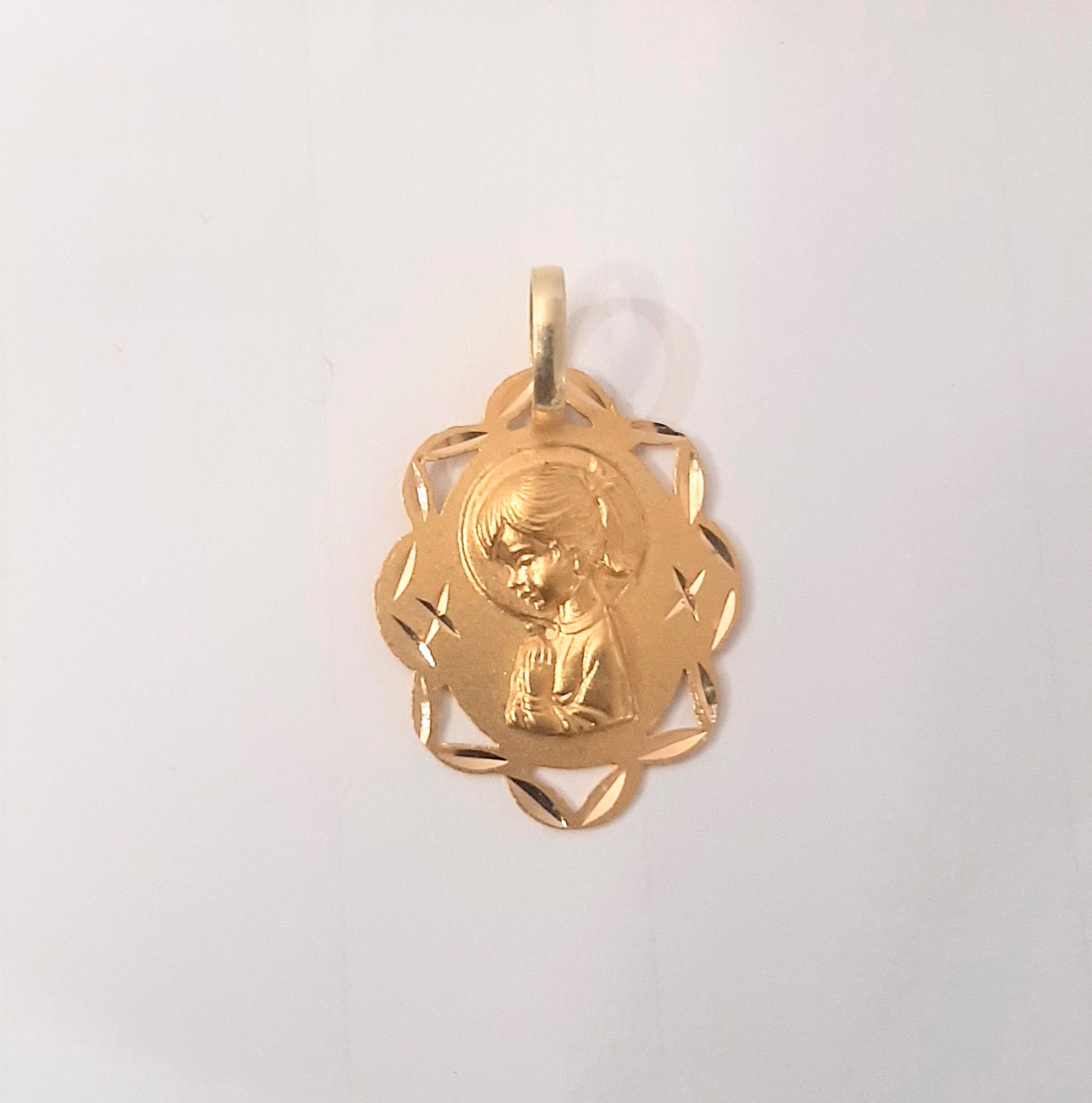 Medalla Virgen niña: Catálogo de Joyería Izquierdo Medalla Virgen niña: Catálogo de Joyería Izquierdo