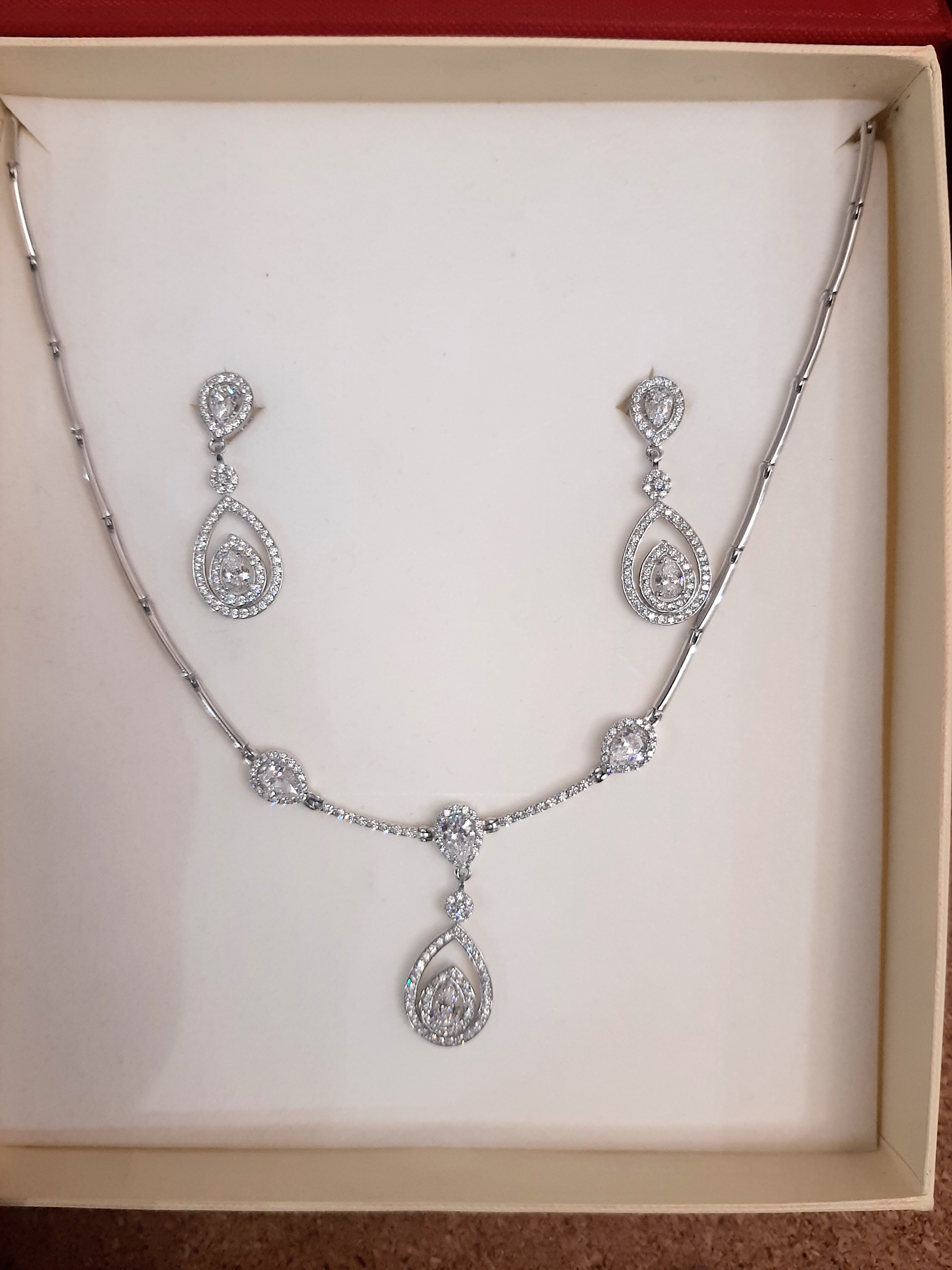 Gargantillas y pendientes plata( novia, madrina y eventos): Catálogo de Joyería Izquierdo Gargantillas y pendientes plata( novia, madrina y eventos): Catálogo de Joyería Izquierdo