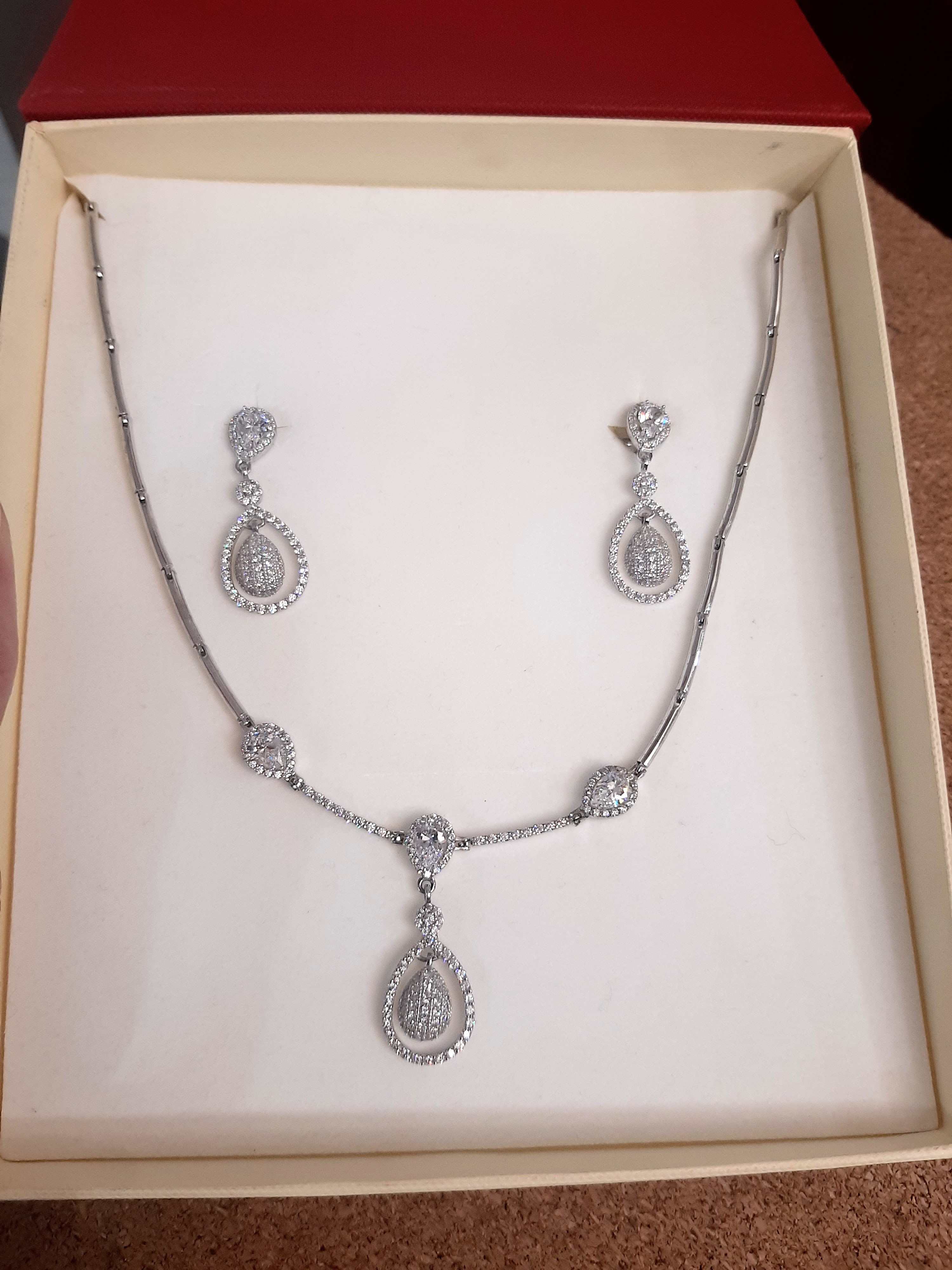 Gargantillas y pendientes plata( novia, madrina y eventos): Catálogo de Joyería Izquierdo Gargantillas y pendientes plata( novia, madrina y eventos): Catálogo de Joyería Izquierdo