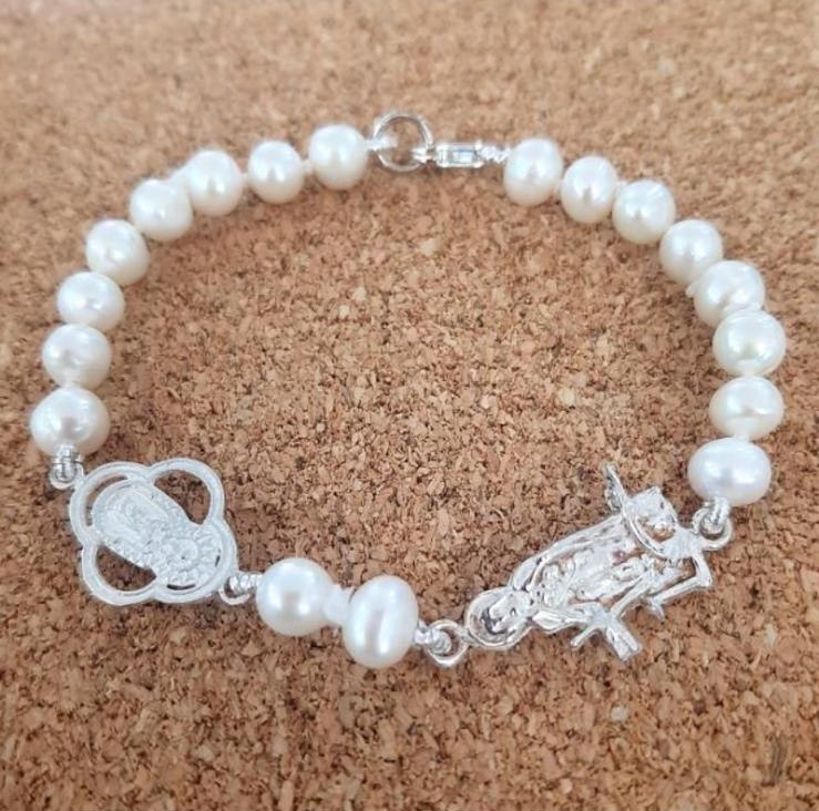 Pulsera San Isidro Labrador y Virgen de los Remedios: Catálogo de Joyería Izquierdo Pulsera San Isidro Labrador y Virgen de los Remedios: Catálogo de Joyería Izquierdo