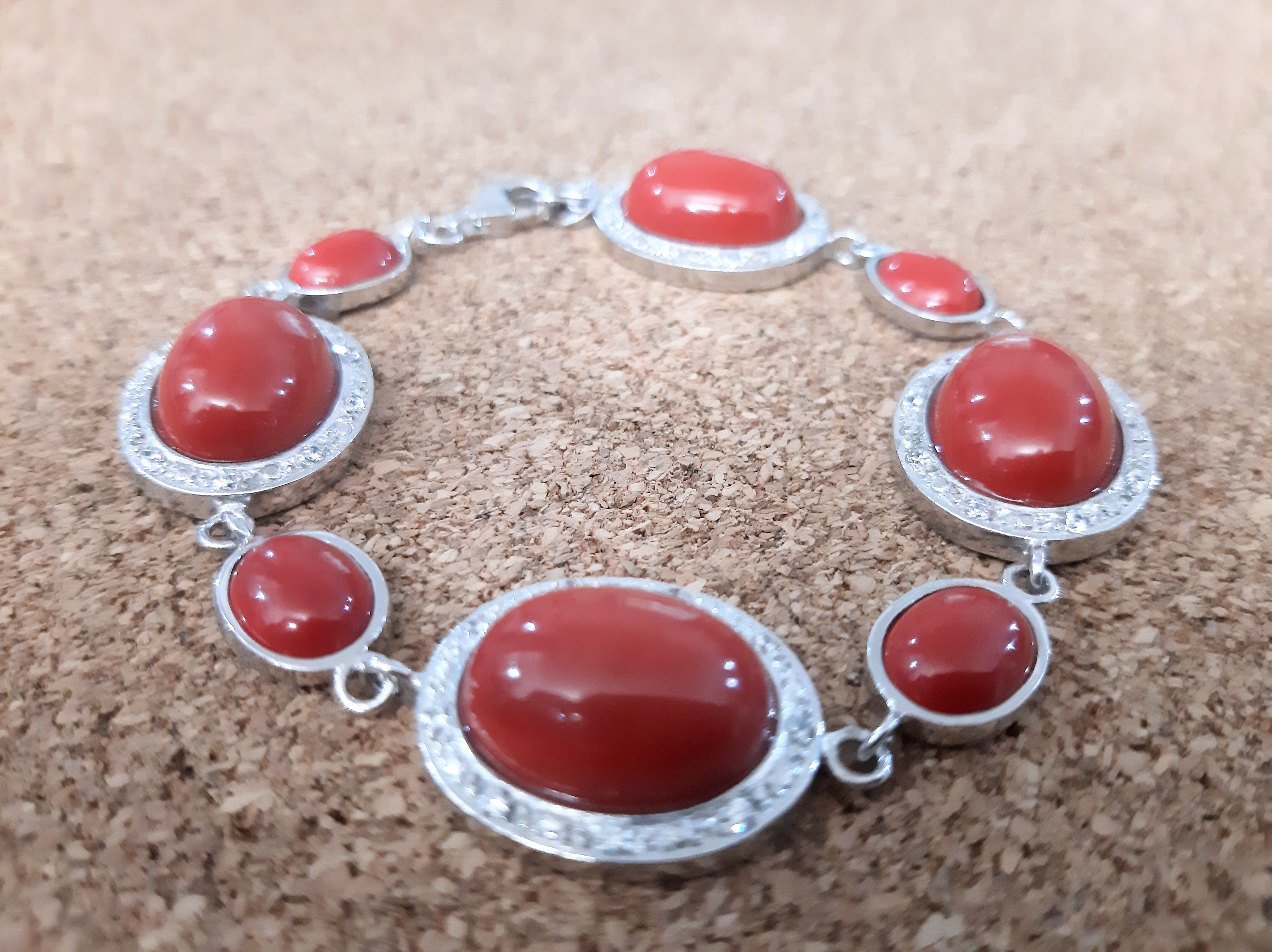 Pulsera plata con corales: Catálogo de Joyería Izquierdo Pulsera plata con corales: Catálogo de Joyería Izquierdo