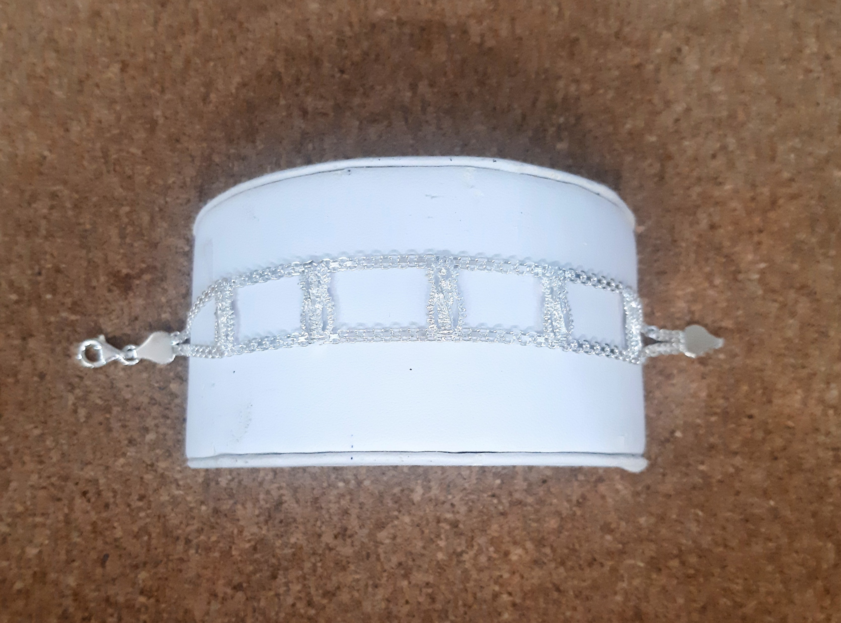 Pulsera Virgen de los Remedios: Catálogo de Joyería Izquierdo Pulsera Virgen de los Remedios: Catálogo de Joyería Izquierdo