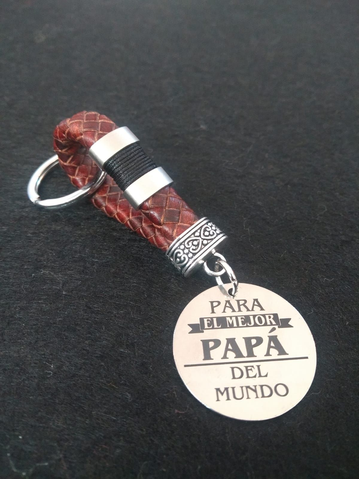 Acero, cuero y zamac: Catálogo de Joyería Izquierdo Acero, cuero y zamac: Catálogo de Joyería Izquierdo