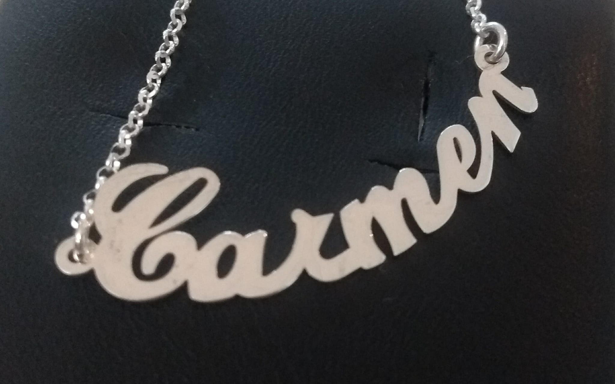 Nombre en plata de ley: Catálogo de Joyería Izquierdo Nombre en plata de ley: Catálogo de Joyería Izquierdo