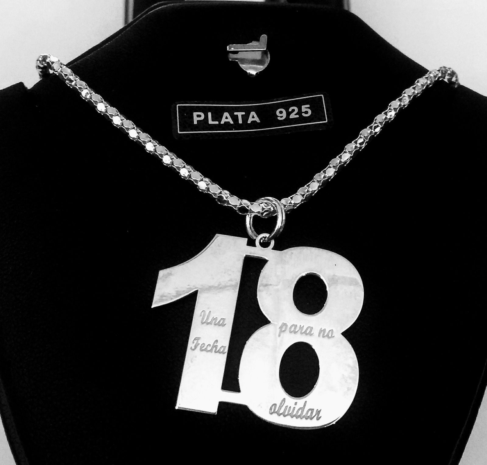 Colgante en plata de ley personalizado para la edad que desees recordar: Catálogo de Joyería Izquierdo Colgante en plata de ley personalizado para la edad que desees recordar: Catálogo de Joyería Izquierdo