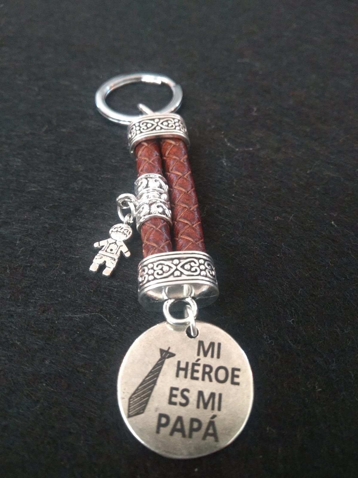 Cuero y zamac: Catálogo de Joyería Izquierdo Cuero y zamac: Catálogo de Joyería Izquierdo