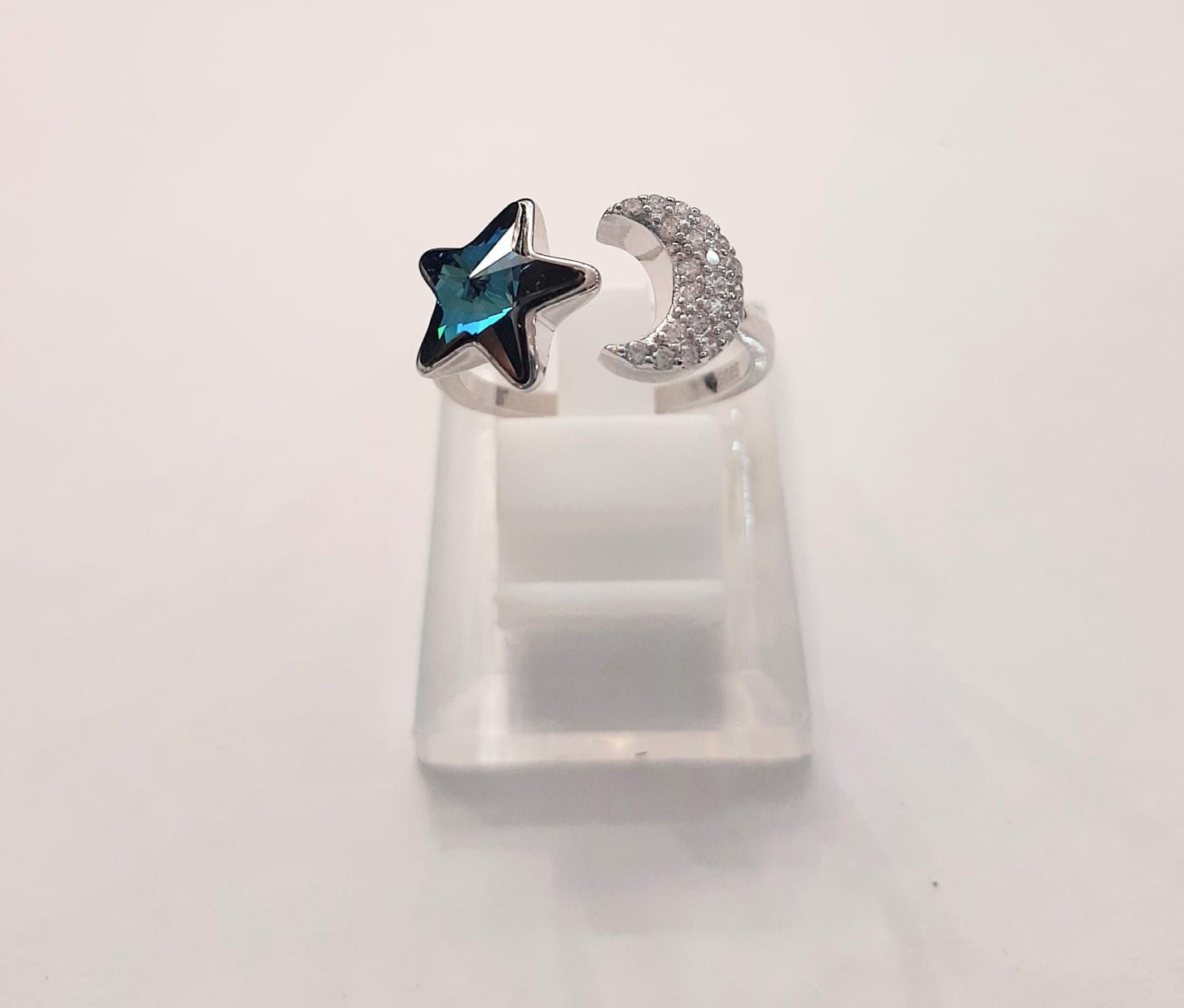 Anillo en plata de ley: Catálogo de Joyería Izquierdo Anillo en plata de ley: Catálogo de Joyería Izquierdo