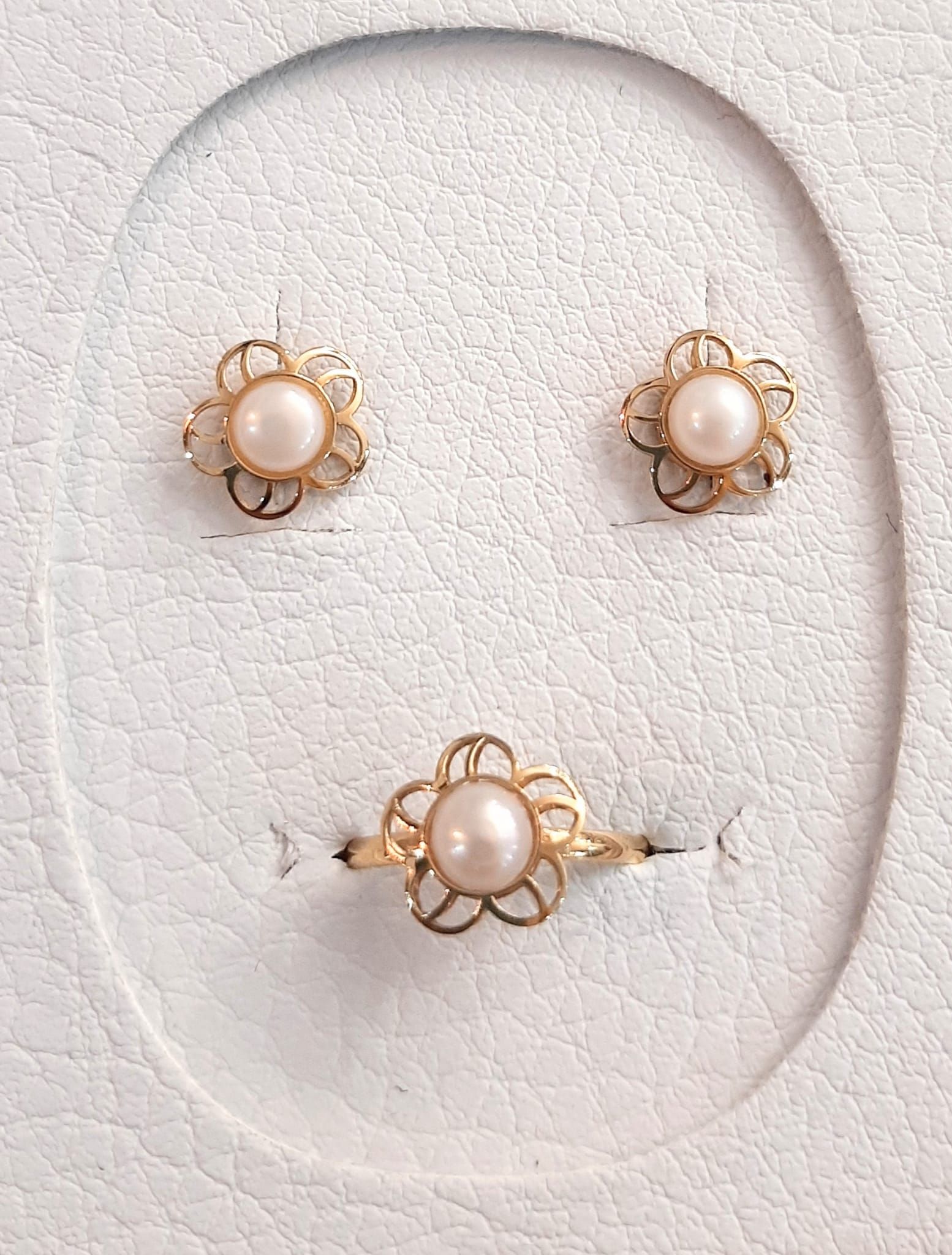Juego de comunión para niña en oro 18k.: Catálogo de Joyería Izquierdo Juego de comunión para niña en oro 18k.: Catálogo de Joyería Izquierdo