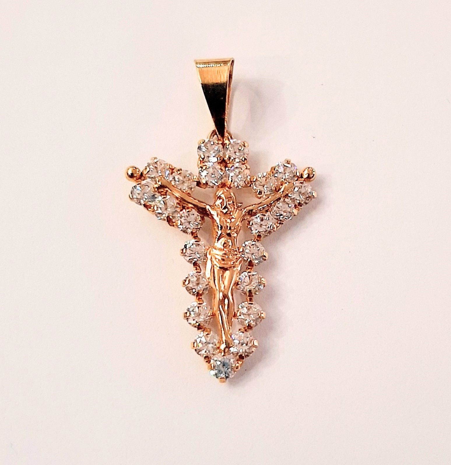 Colgante de oro y lo hacemos con esta cruz fundida en oro 18k: Catálogo de Joyería Izquierdo Colgante de oro y lo hacemos con esta cruz fundida en oro 18k: Catálogo de Joyería Izquierdo