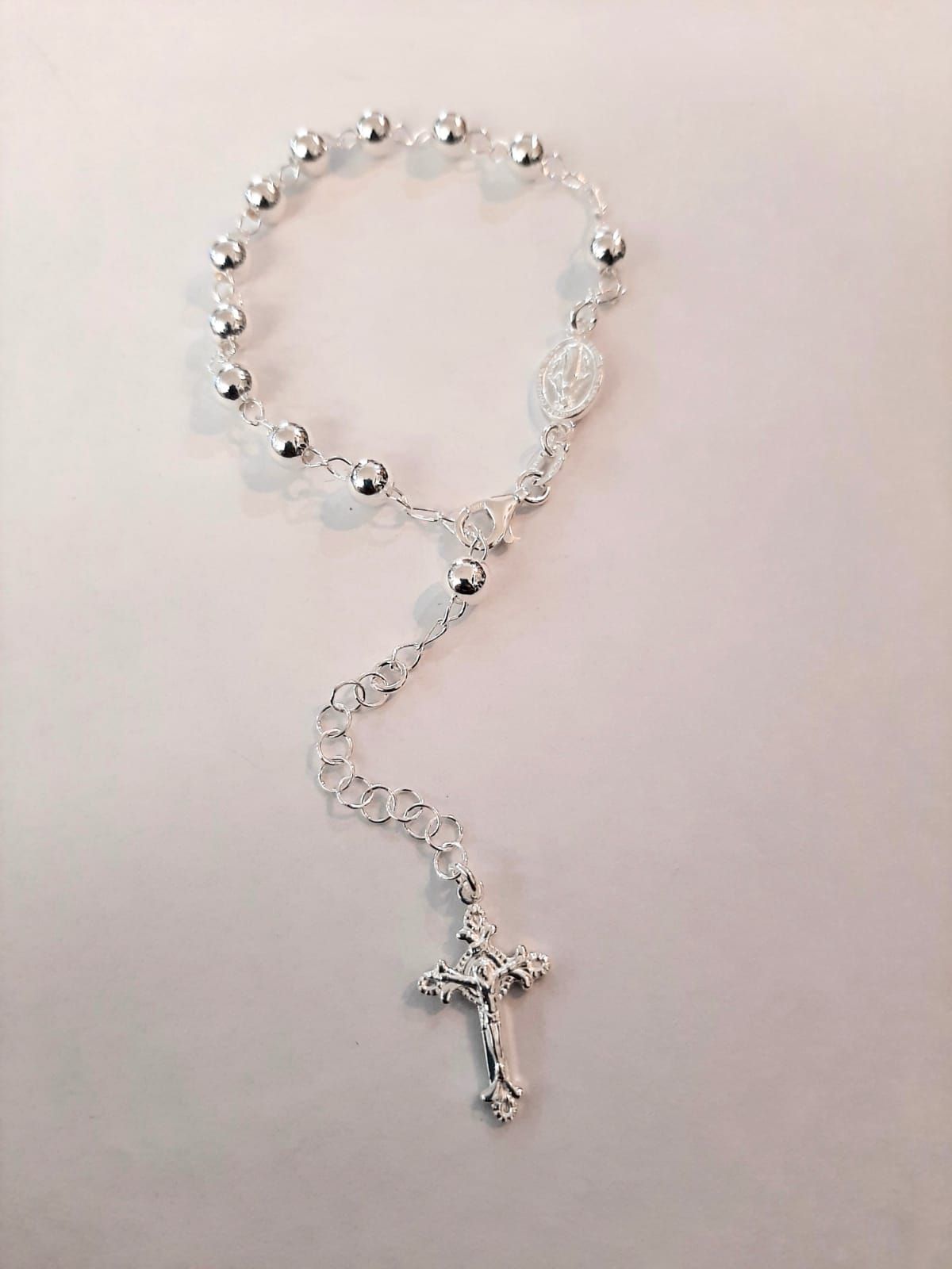 Pulsera en plata de ley con chapa virgen de la Milagrosa: Catálogo de Joyería Izquierdo Pulsera en plata de ley con chapa virgen de la Milagrosa: Catálogo de Joyería Izquierdo