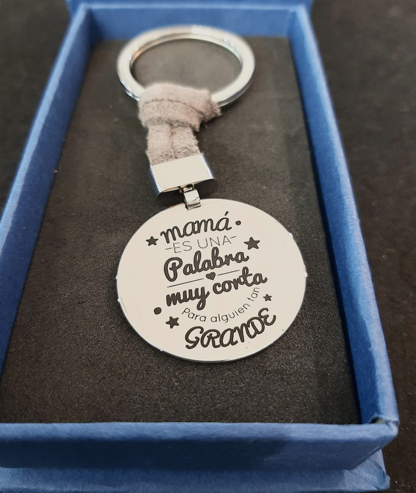 Llavero de acero día de la madre con frase fotograbada: Catálogo de Joyería Izquierdo Llavero de acero día de la madre con frase fotograbada: Catálogo de Joyería Izquierdo