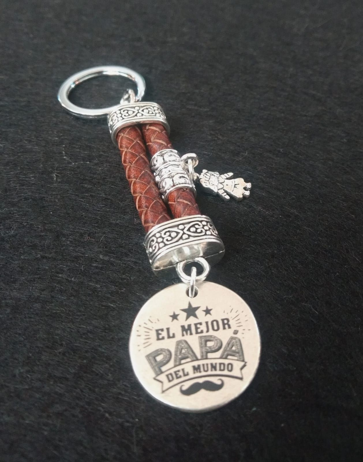 Cuero y zamac: Catálogo de Joyería Izquierdo Cuero y zamac: Catálogo de Joyería Izquierdo