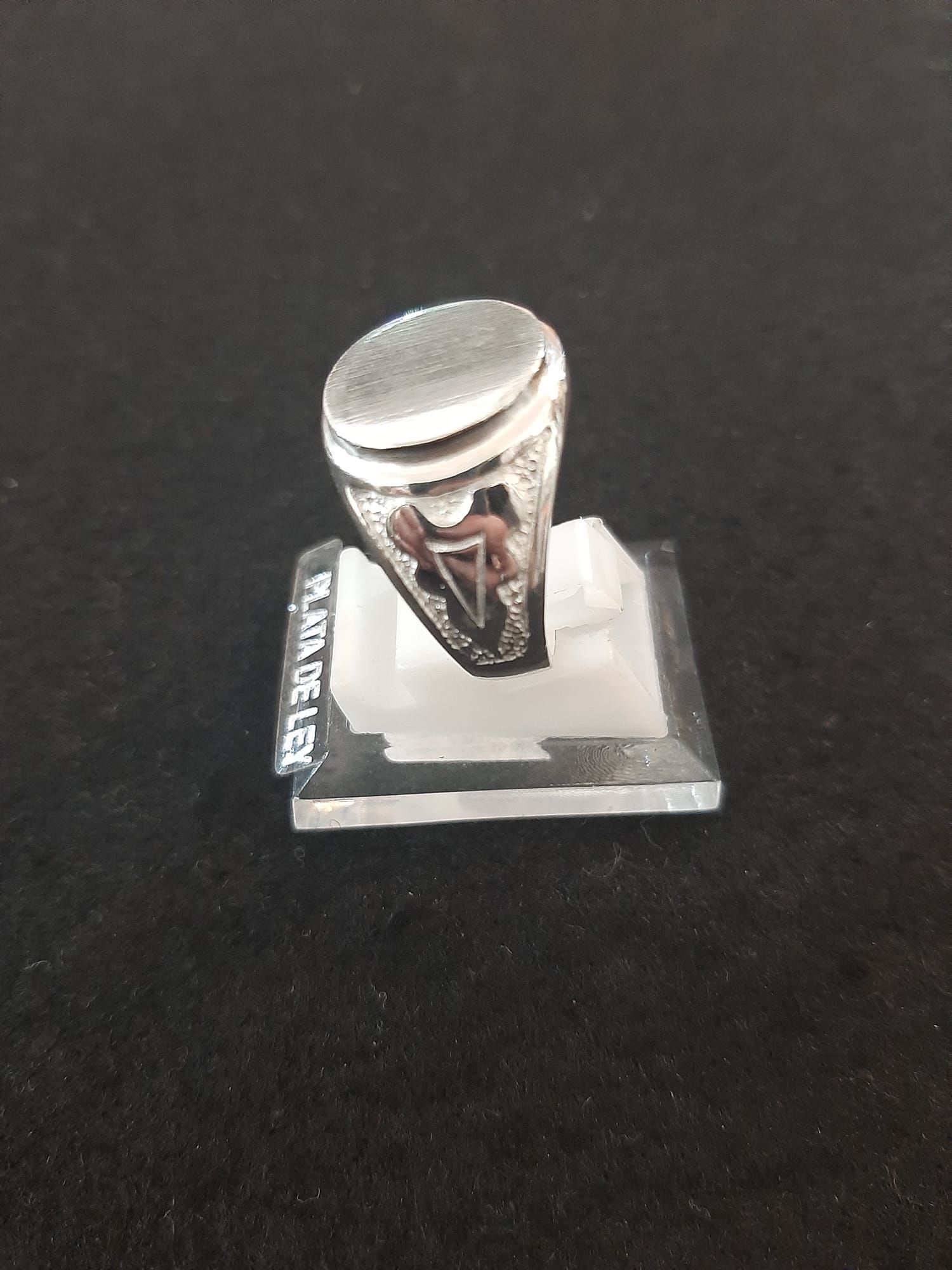 Sello fundido en plata de ley: Catálogo de Joyería Izquierdo Sello fundido en plata de ley: Catálogo de Joyería Izquierdo