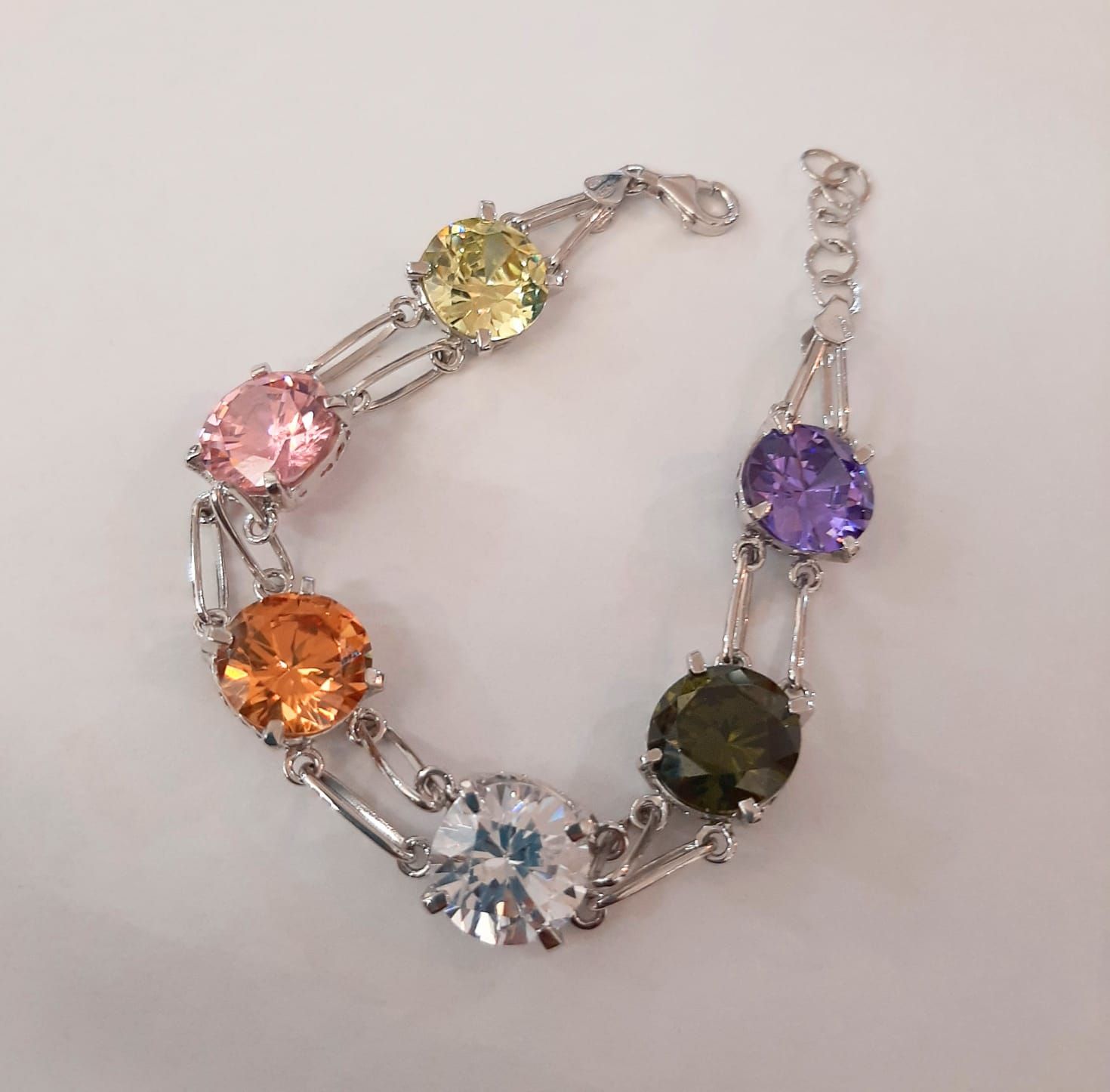 Pulsera en plata de ley rodiada con circonitas de colores grandes: Catálogo de Joyería Izquierdo Pulsera en plata de ley rodiada con circonitas de colores grandes: Catálogo de Joyería Izquierdo
