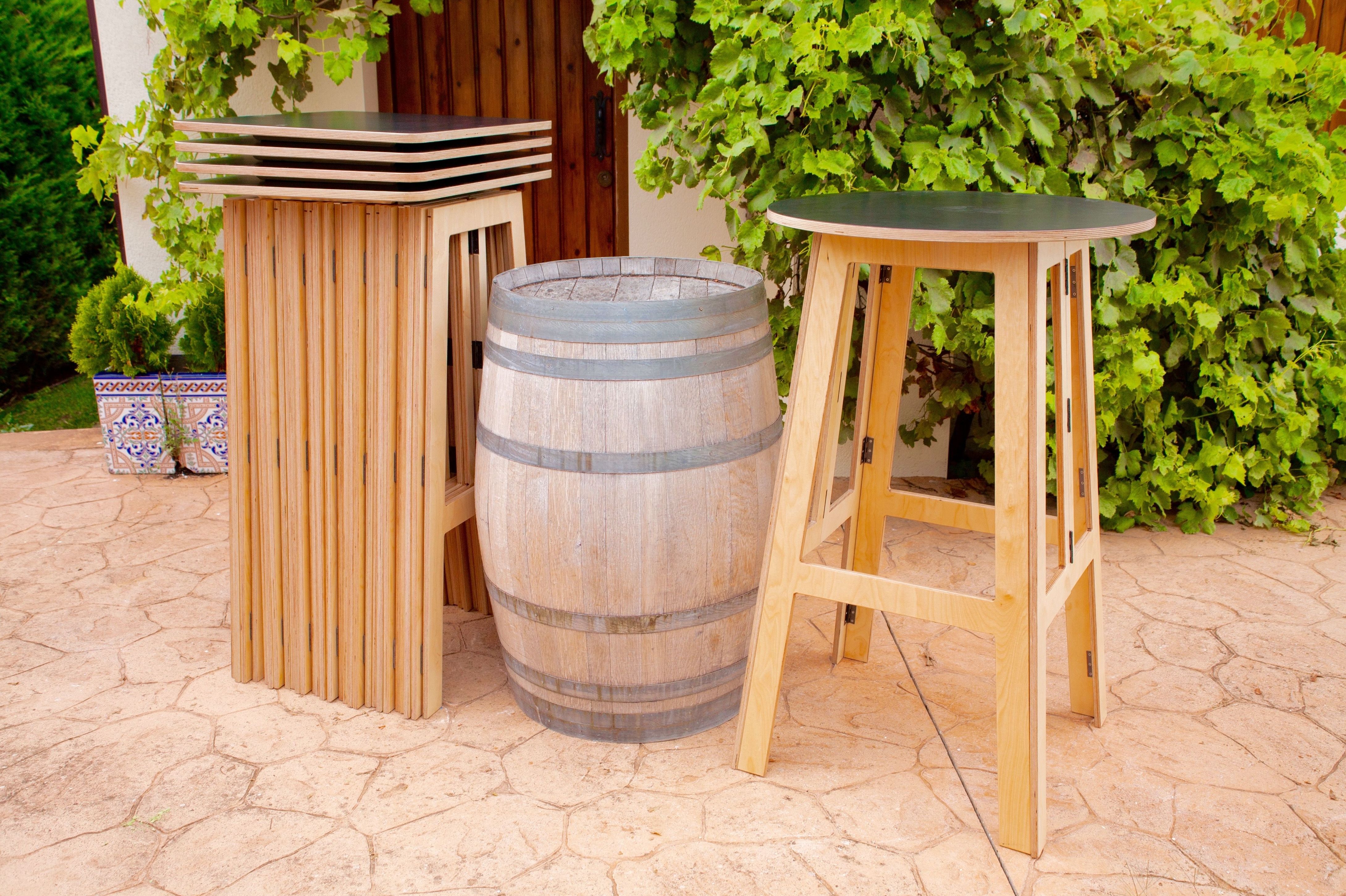 Mesa plegable comparada con barril Mesa plegable comparada con barril