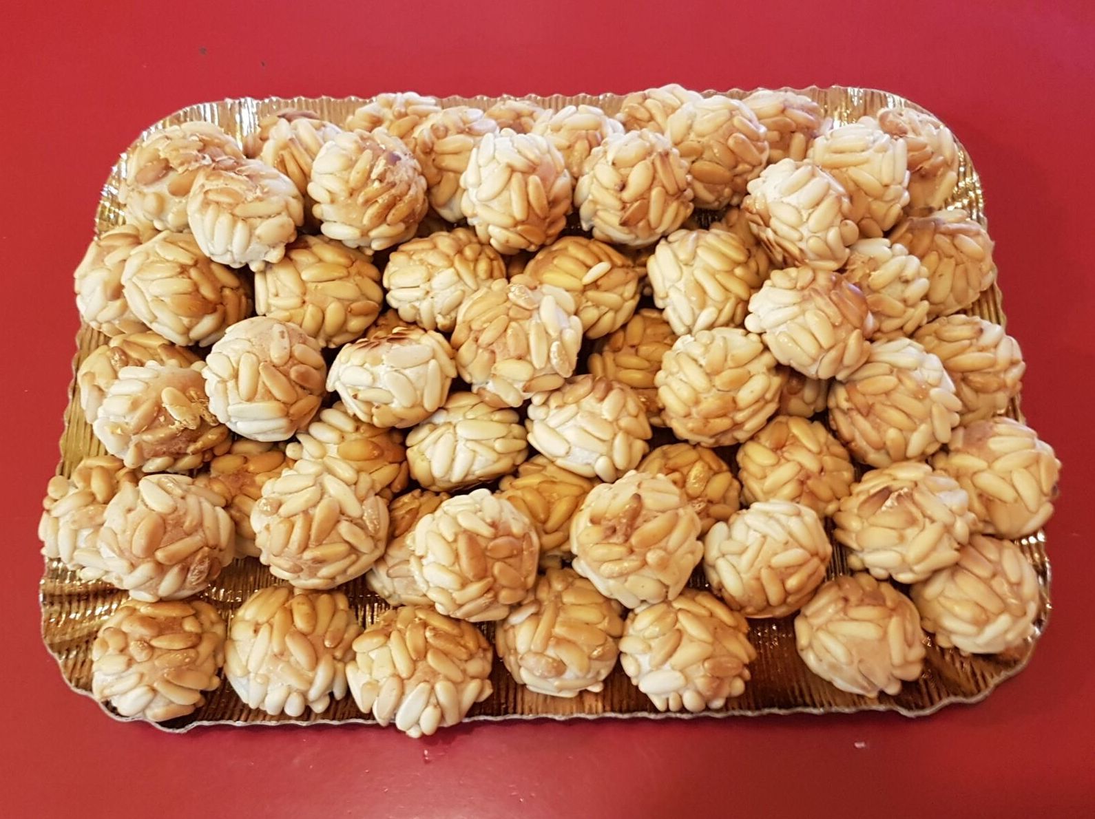 Panellets de mazapán y azúcar Panellets de mazapán y azúcar