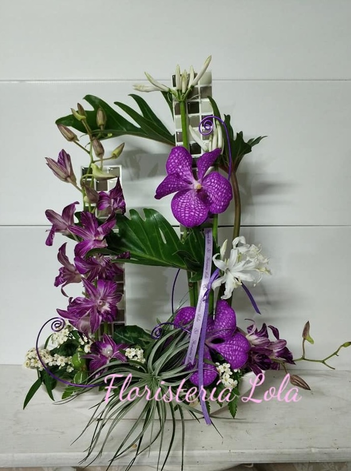 Cementerio: Servicios de Floristería Lola Cementerio: Servicios de Floristería Lola
