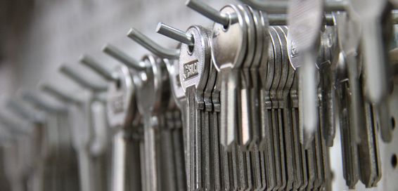 Copiado de llaves y telemandos de garaje: Servicios de Ferretería Ruano Copiado de llaves y telemandos de garaje: Servicios de Ferretería Ruano
