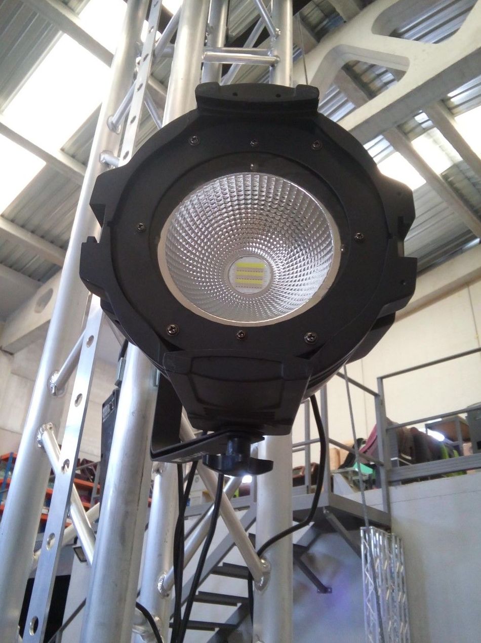 Foco led cob 80: Nuestros servicios de Jukeval Eventos Foco led cob 80: Nuestros servicios de Jukeval Eventos