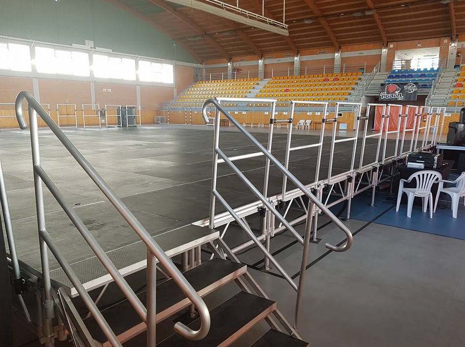 Escenario portátil de aluminio .1.23x1.23: Nuestros servicios de Jukeval Eventos Escenario portátil de aluminio .1.23x1.23: Nuestros servicios de Jukeval Eventos