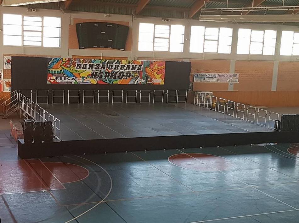 Escenario portátil de aluminio .1.23x1.23: Nuestros servicios de Jukeval Eventos Escenario portátil de aluminio .1.23x1.23: Nuestros servicios de Jukeval Eventos