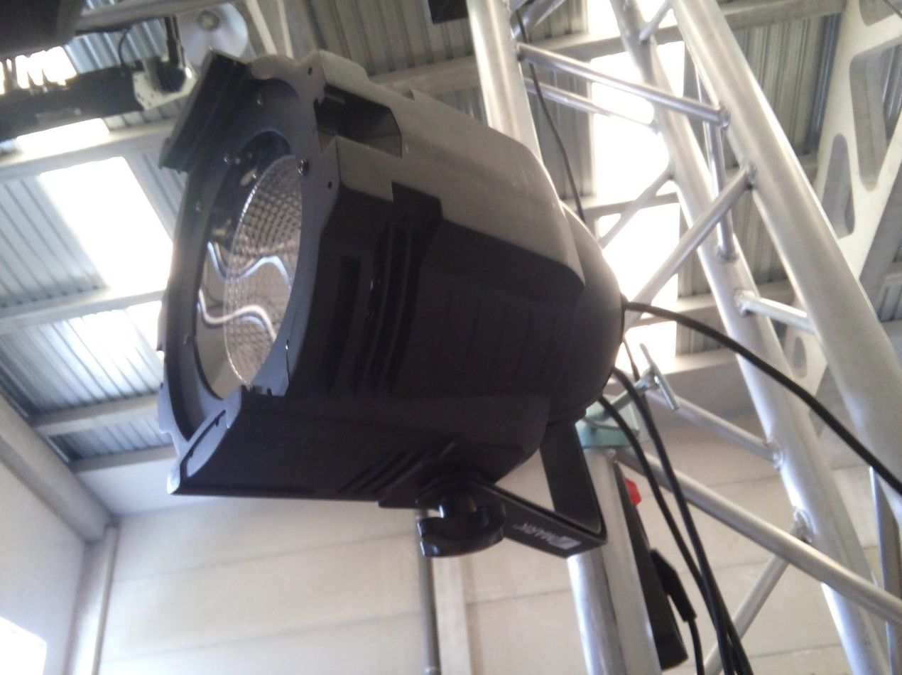 Foco led cob 80: Nuestros servicios de Jukeval Eventos Foco led cob 80: Nuestros servicios de Jukeval Eventos