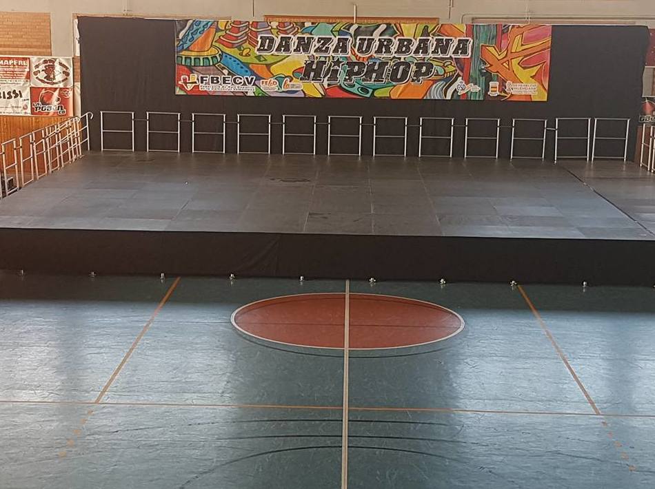 Escenario portátil de aluminio .1.23x1.23: Nuestros servicios de Jukeval Eventos Escenario portátil de aluminio .1.23x1.23: Nuestros servicios de Jukeval Eventos
